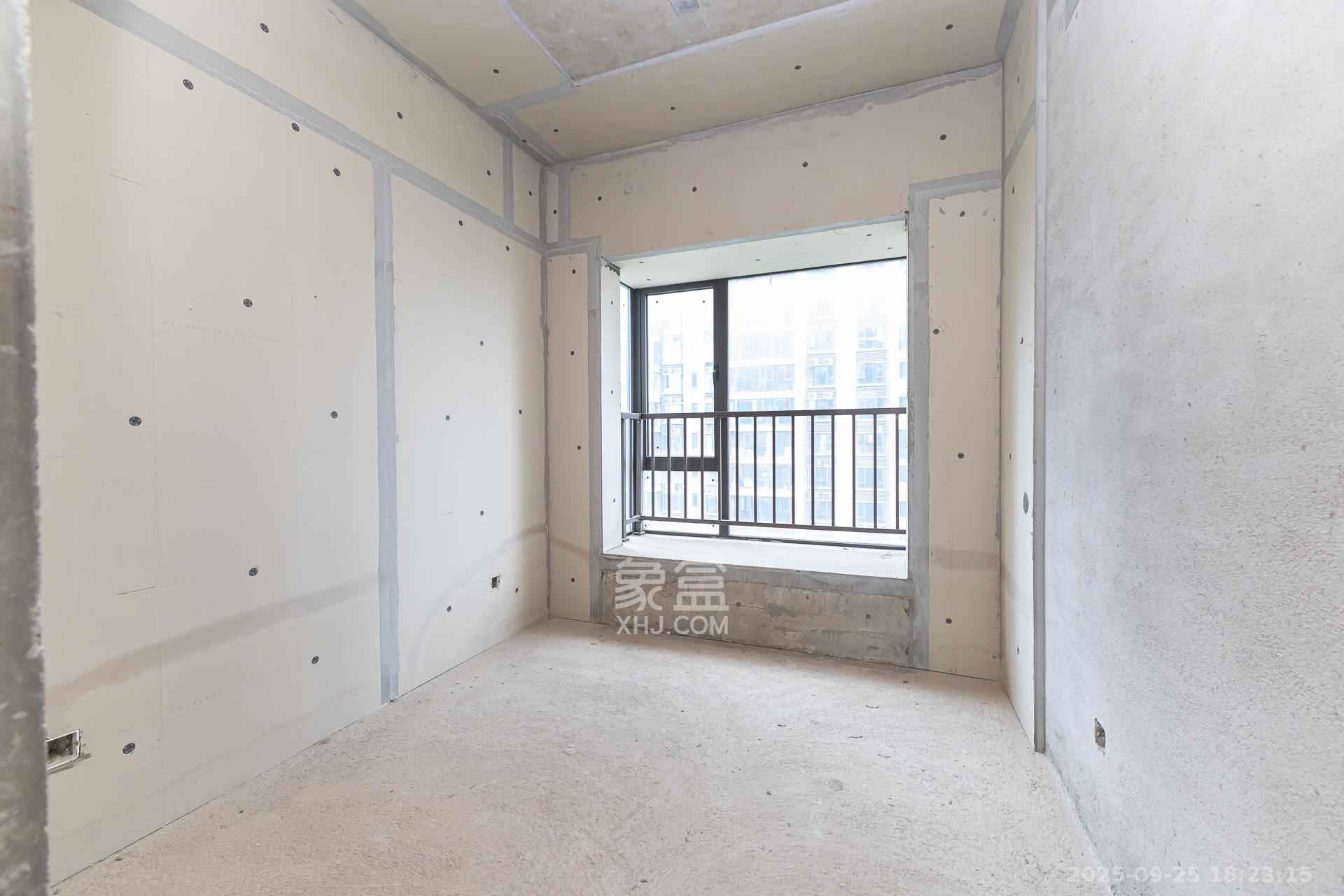 润和湘江天地E区  4室2厅2卫    148.0万卧室