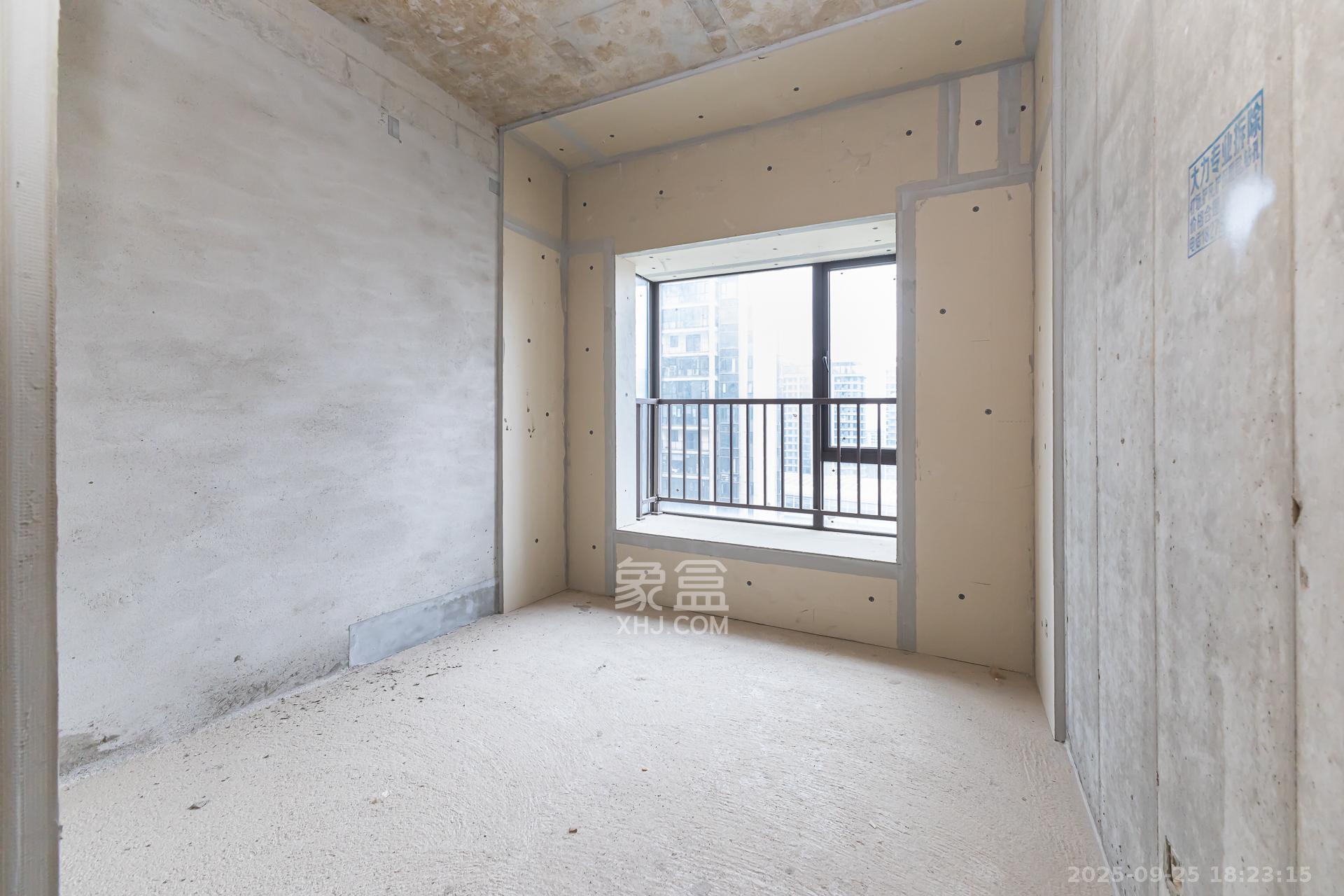 润和湘江天地E区  4室2厅2卫    148.0万卧室