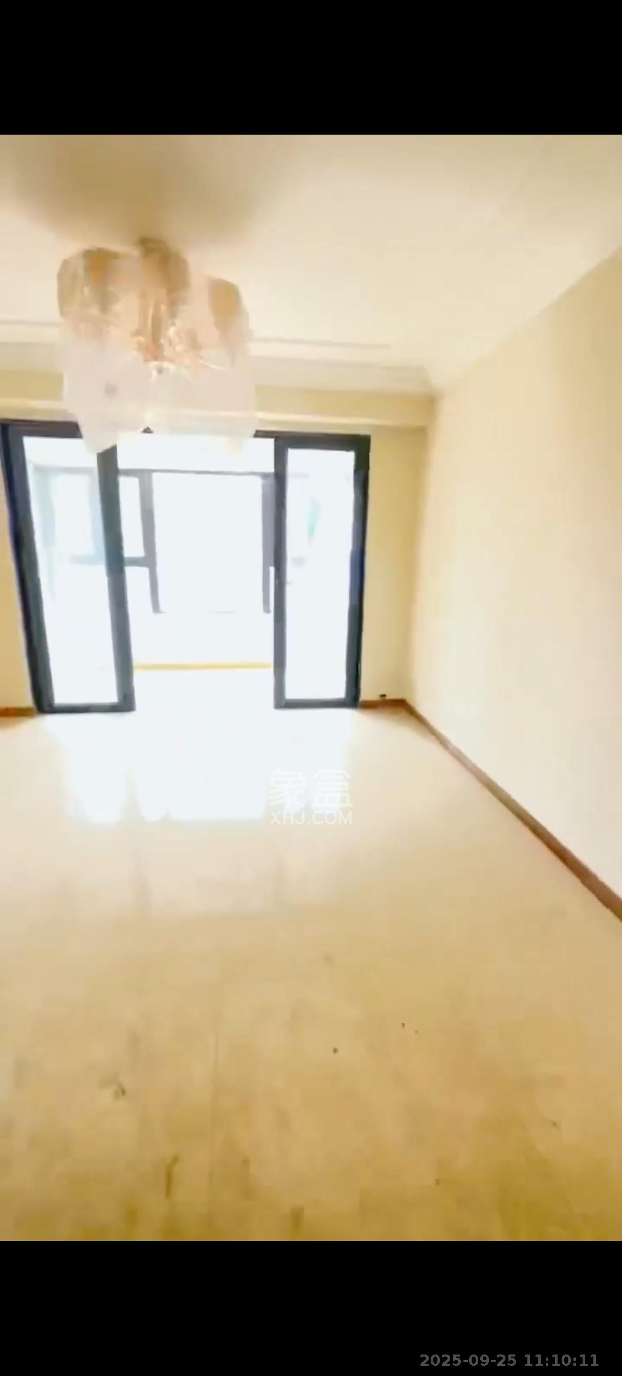 恒大翡翠华庭 3室2厅2卫 60.0万 恒大翡翠华庭 3室2厅2卫 60.0万客厅