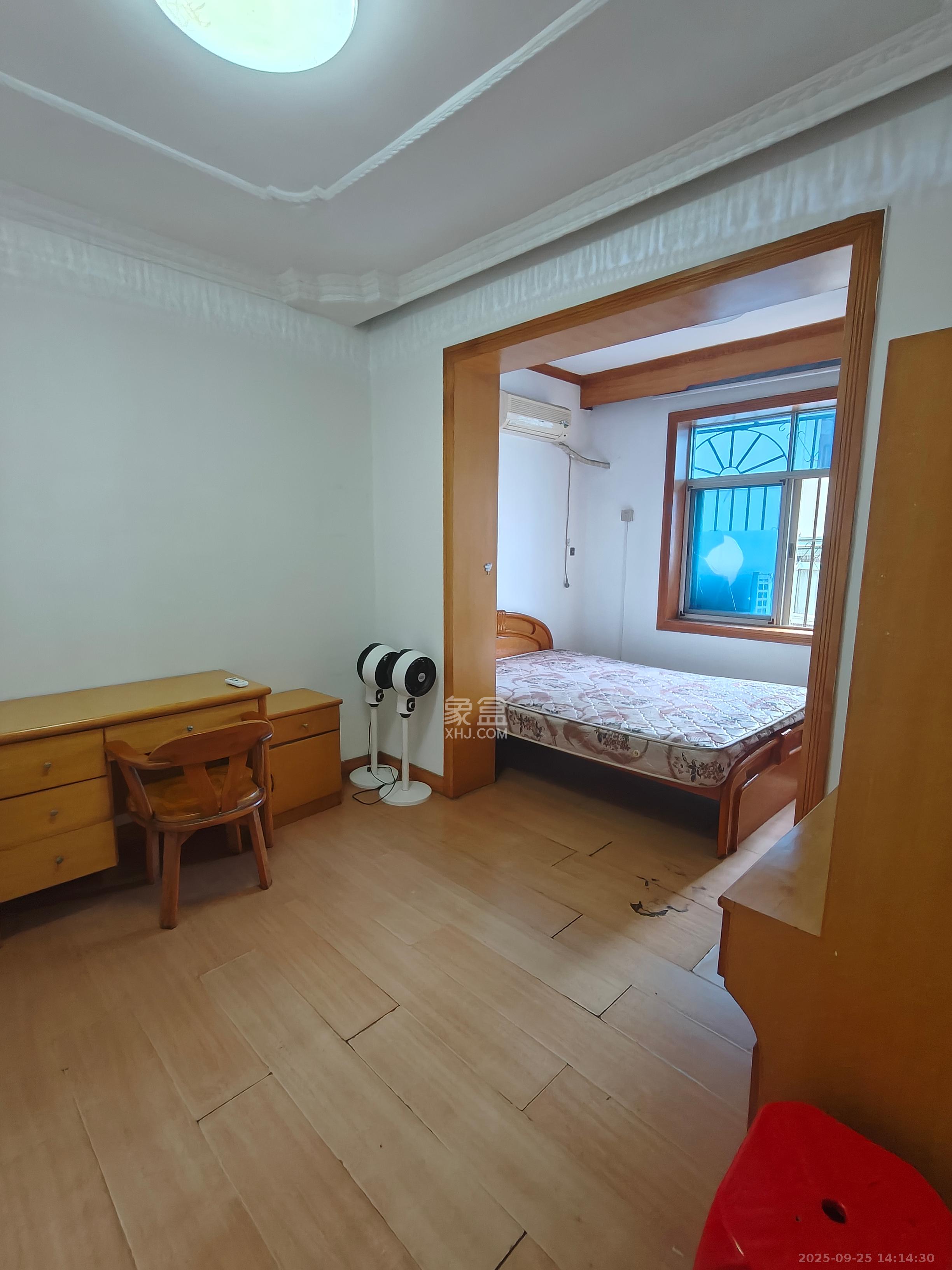 物资厅宿舍(五一大道) 3室1厅1卫 2500.0元/月 物资厅宿舍(五一大道) 3室1厅1卫 2500.0元/月室内图