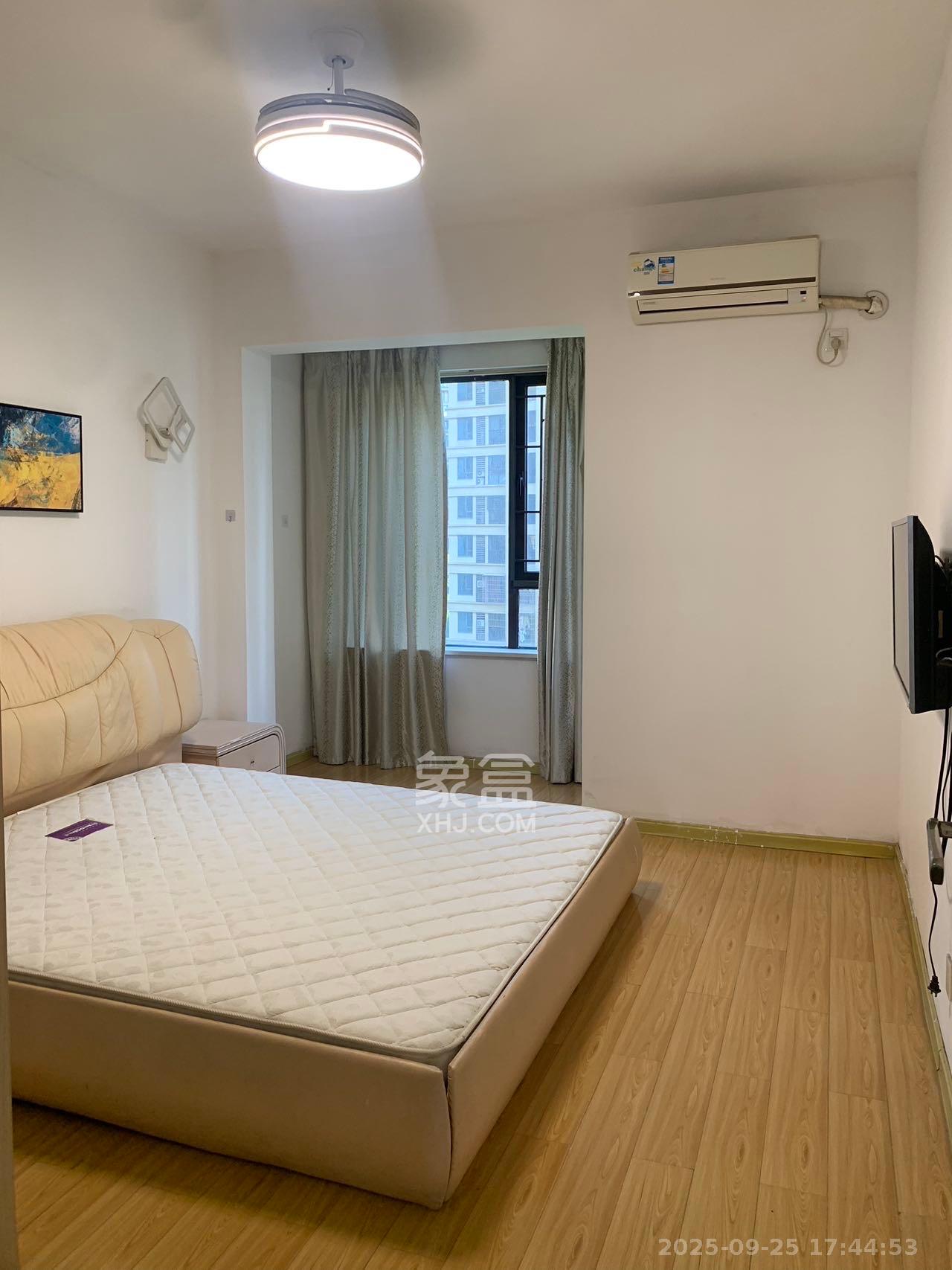 保利麓谷林语D区  3室2厅1卫   2400.00元/月室内图