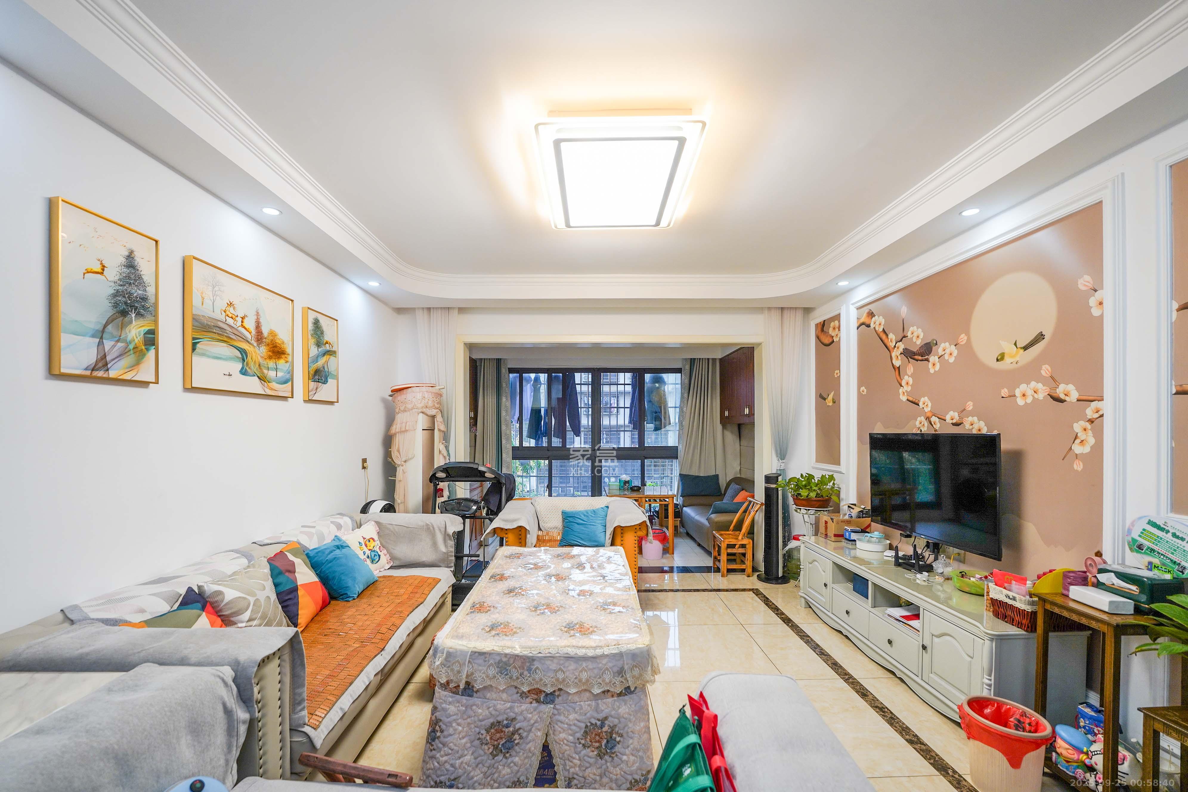 和美星城 1室2厅2卫 98.0万 和美星城 1室2厅2卫 98.0万客厅