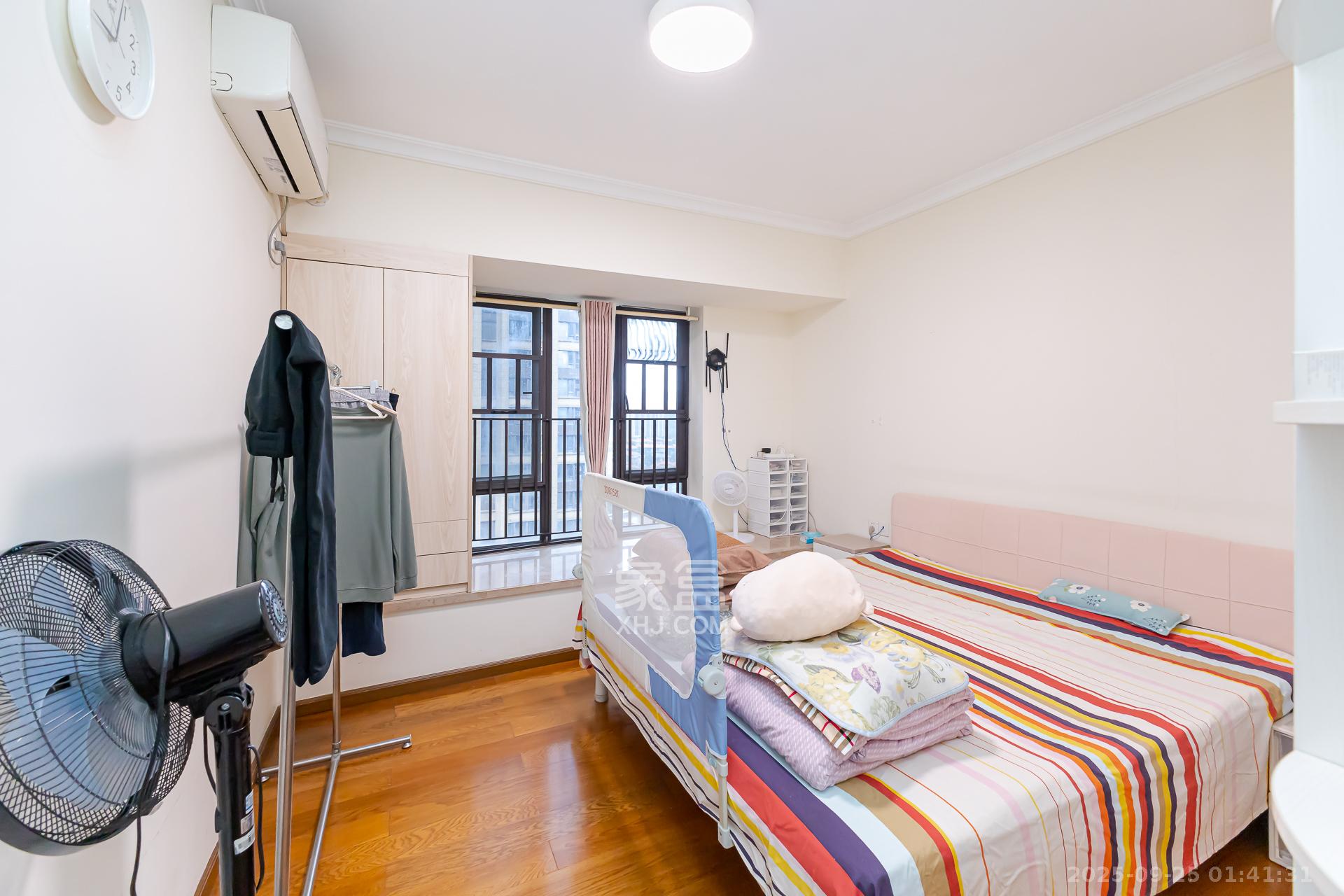 时代倾城一期 3室2厅2卫 84.0万 时代倾城一期 3室2厅2卫 84.0万卧室