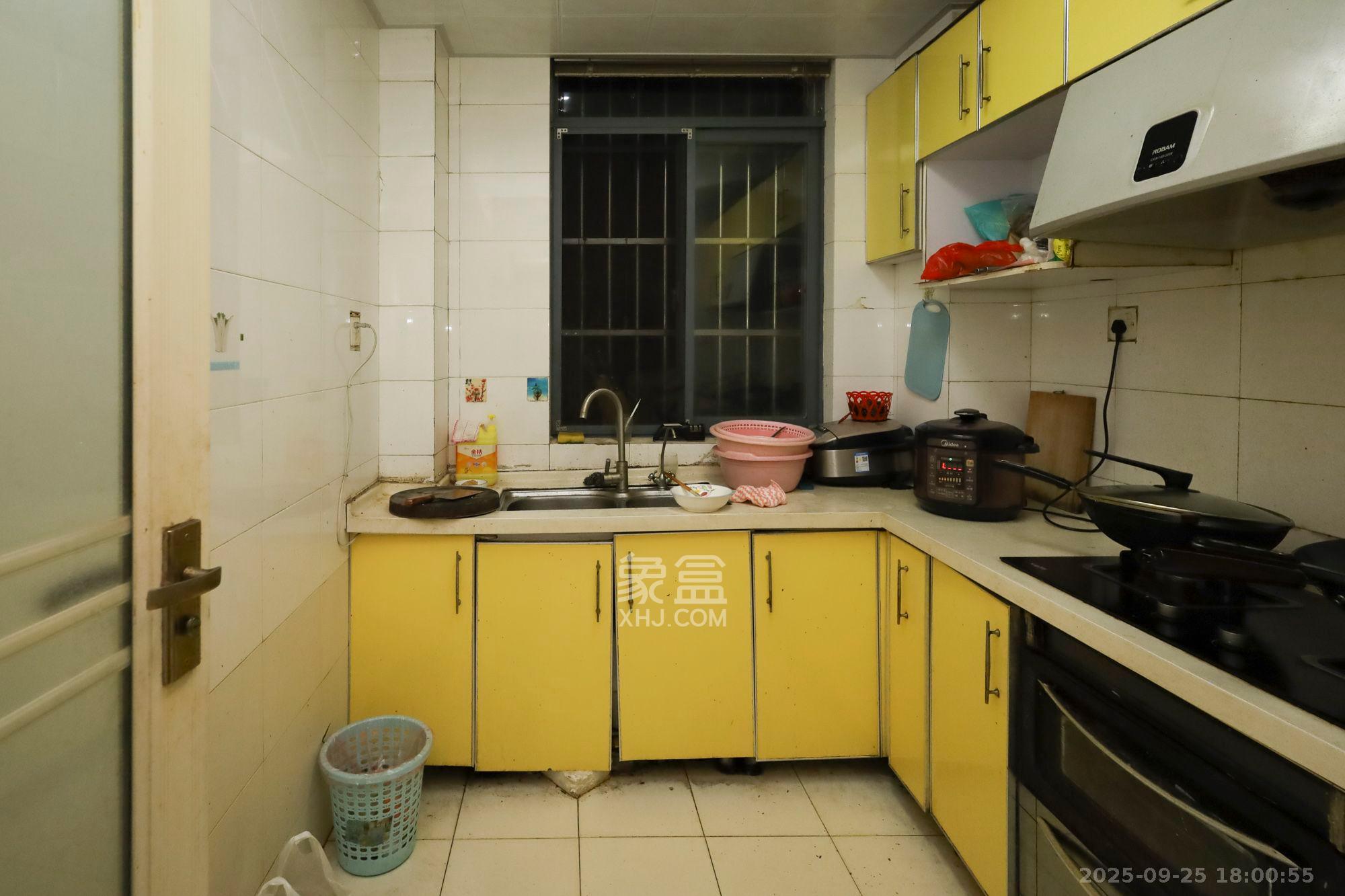 枫林绿洲 3室2厅2卫 2500.0元/月 枫林绿洲 3室2厅2卫 2500.0元/月室内图