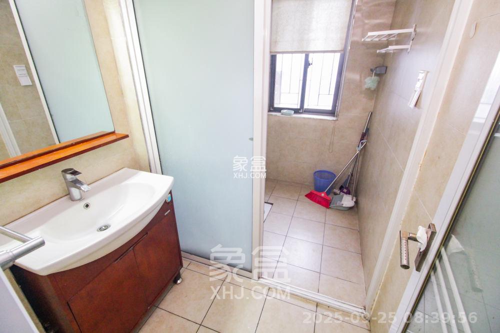 上海城小区  1室2厅1卫   2800.00元/月室内图