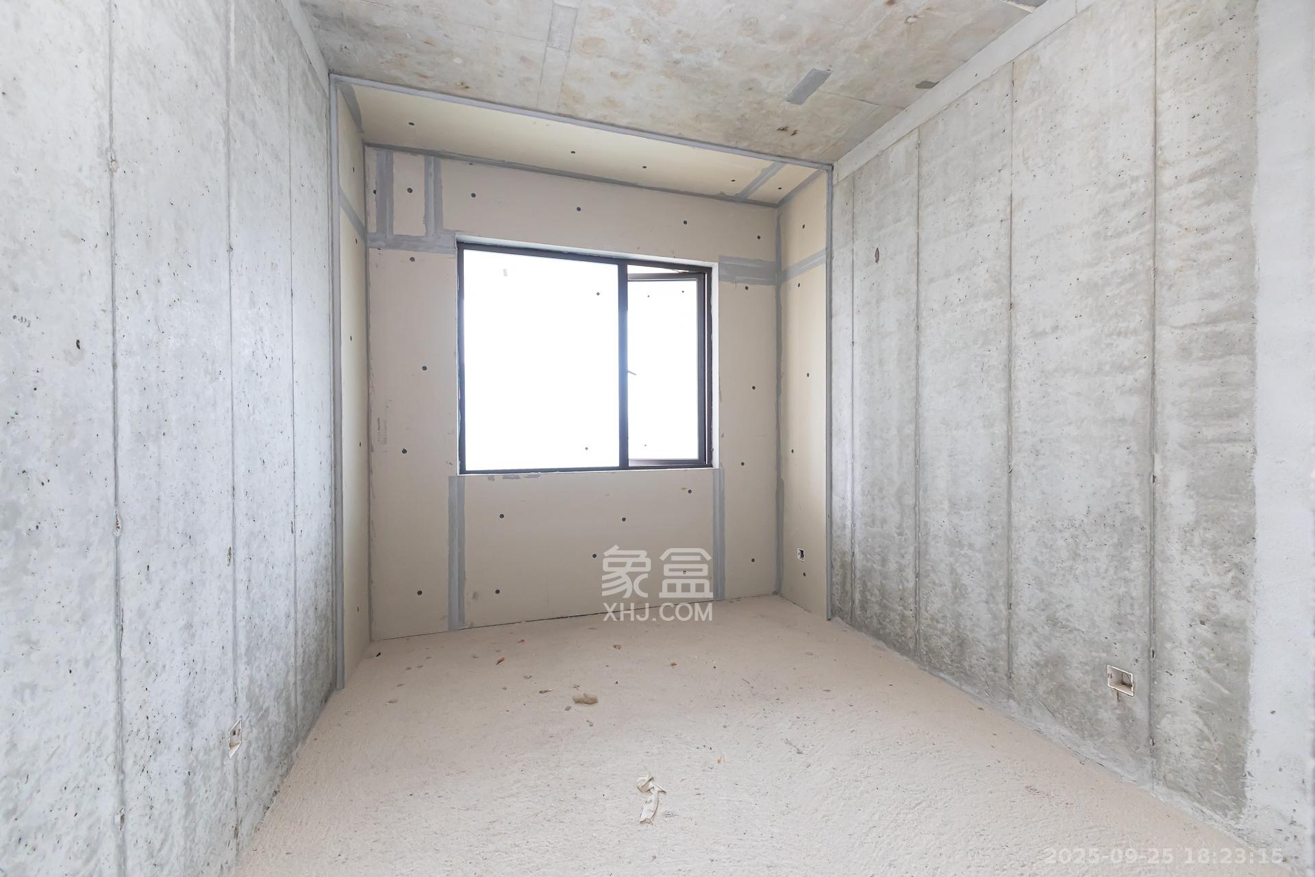 润和湘江天地E区  4室2厅2卫    148.0万卧室