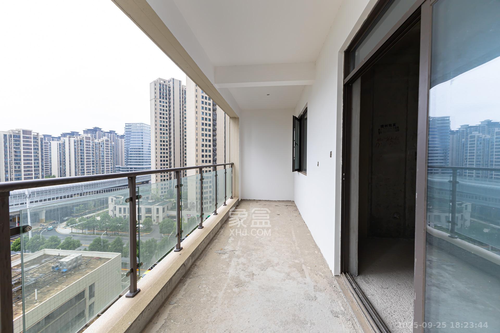 润和湘江天地E区  4室2厅2卫    148.0万阳台