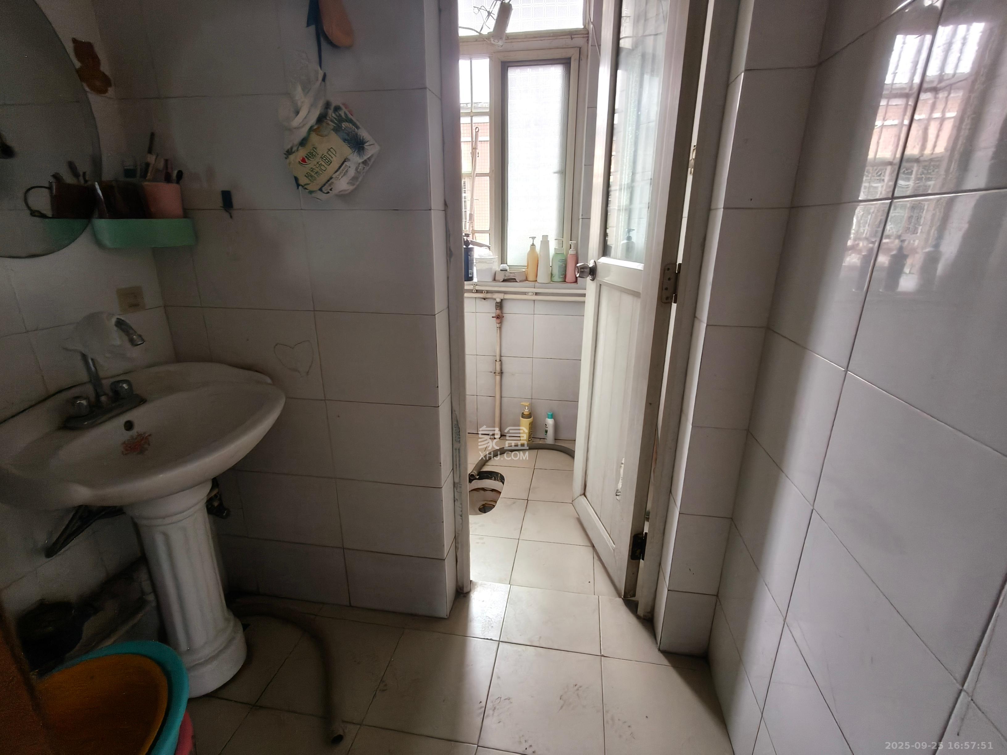 高桥社区高福星小区 3室1厅1卫 1800.0元/月 高桥社区高福星小区 3室1厅1卫 1800.0元/月室内图