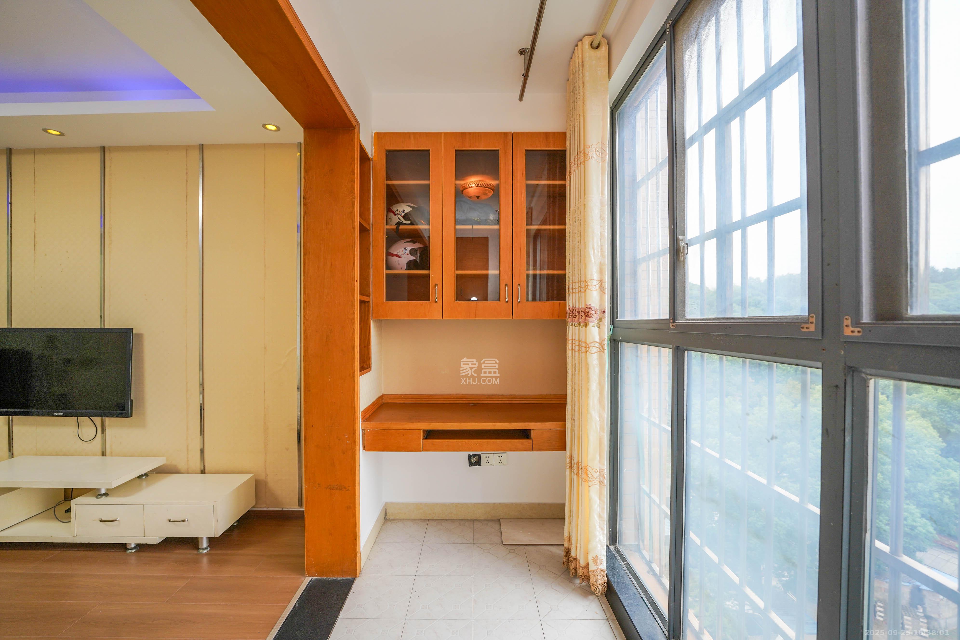 山水嘉园 3室2厅1卫 56.0万 山水嘉园 3室2厅1卫 56.0万阳台