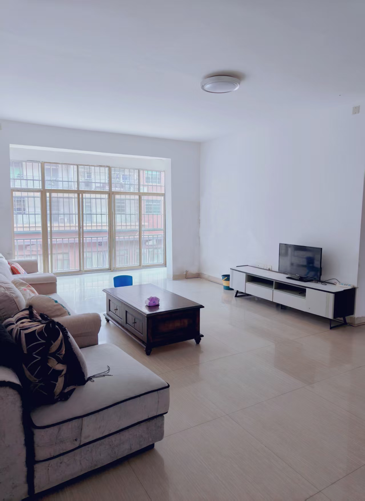 雅士林安置房  3室2厅2卫    1400.0元/月 雅士林安置房  3室2厅2卫    1400.0元/月室内图