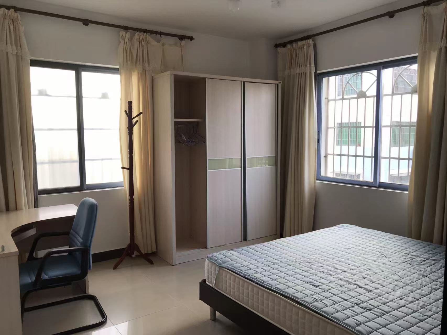 滨江花园(青年路) 3室2厅2卫 2500.0元/月 滨江花园(青年路) 3室2厅2卫 2500.0元/月室内图