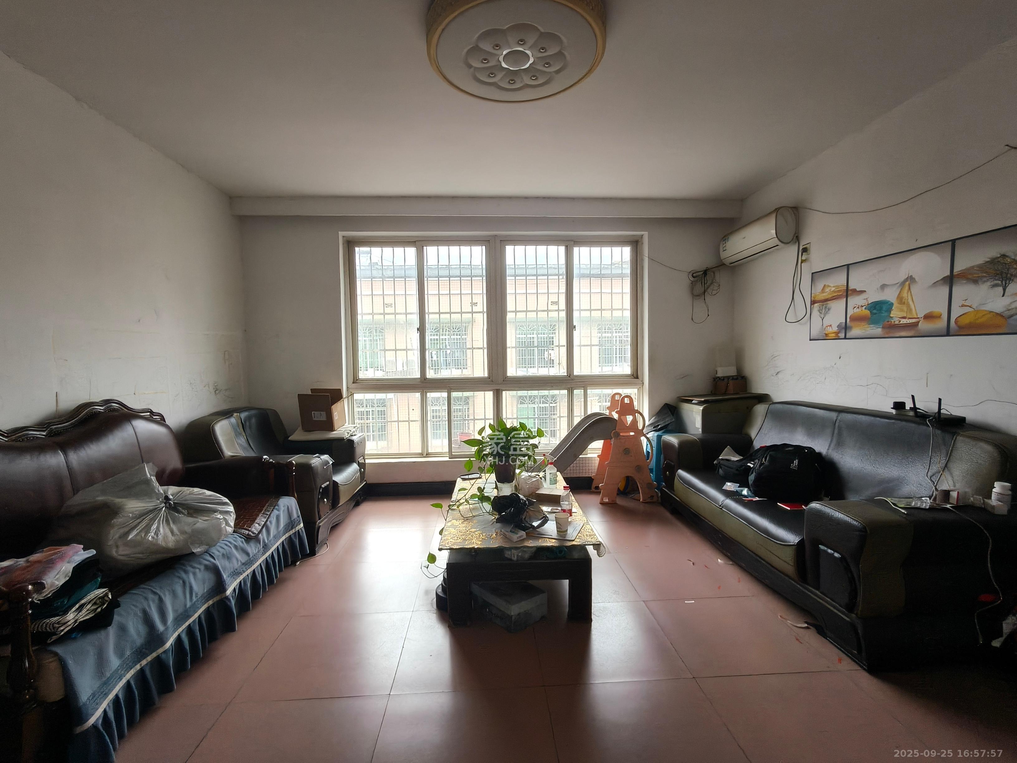 高桥社区高福星小区 3室1厅1卫 1800.0元/月 高桥社区高福星小区 3室1厅1卫 1800.0元/月室内图