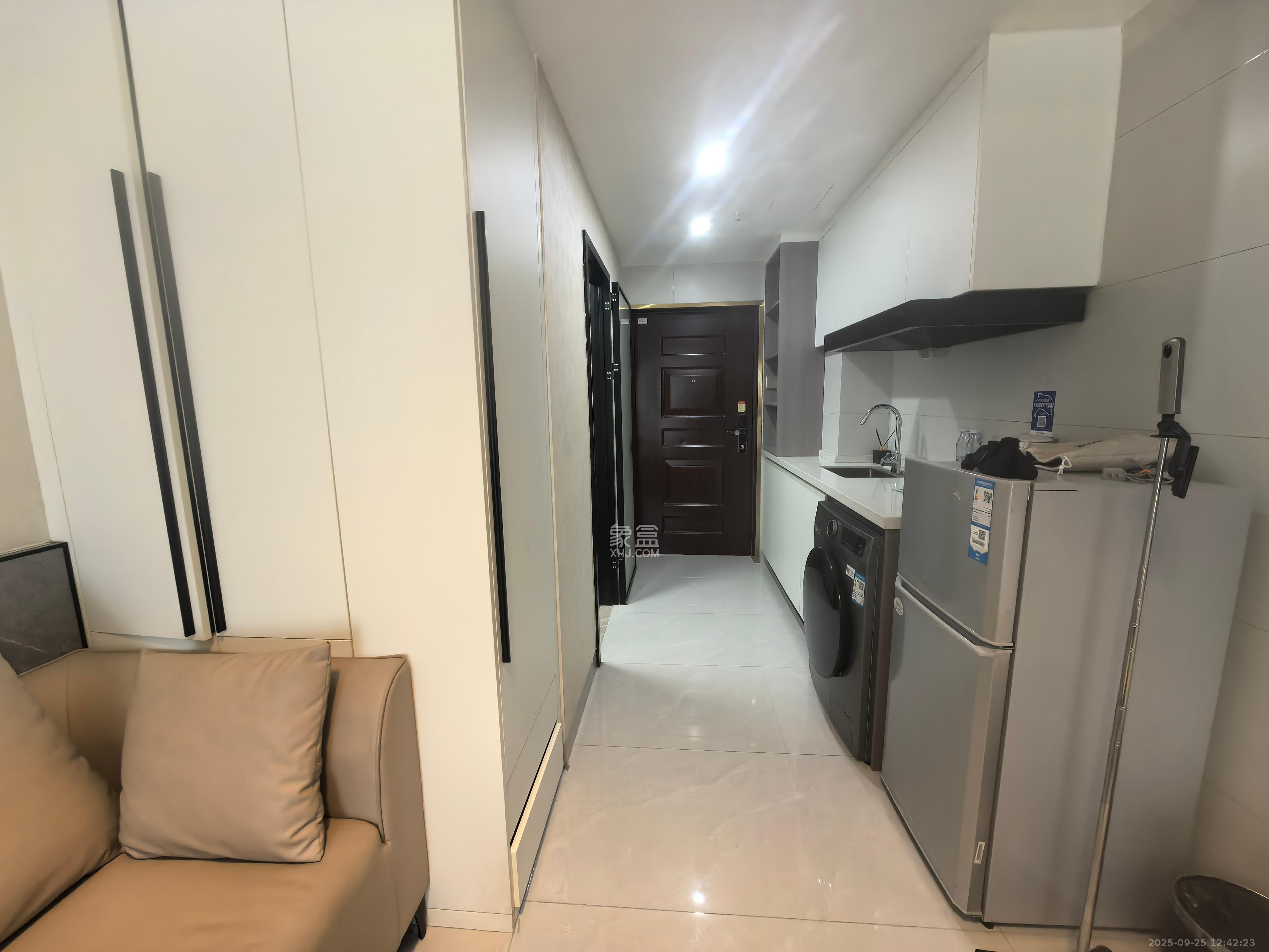 保利天禧EF区 1室1厅1卫 1600.0元/月 保利天禧EF区 1室1厅1卫 1600.0元/月室内图