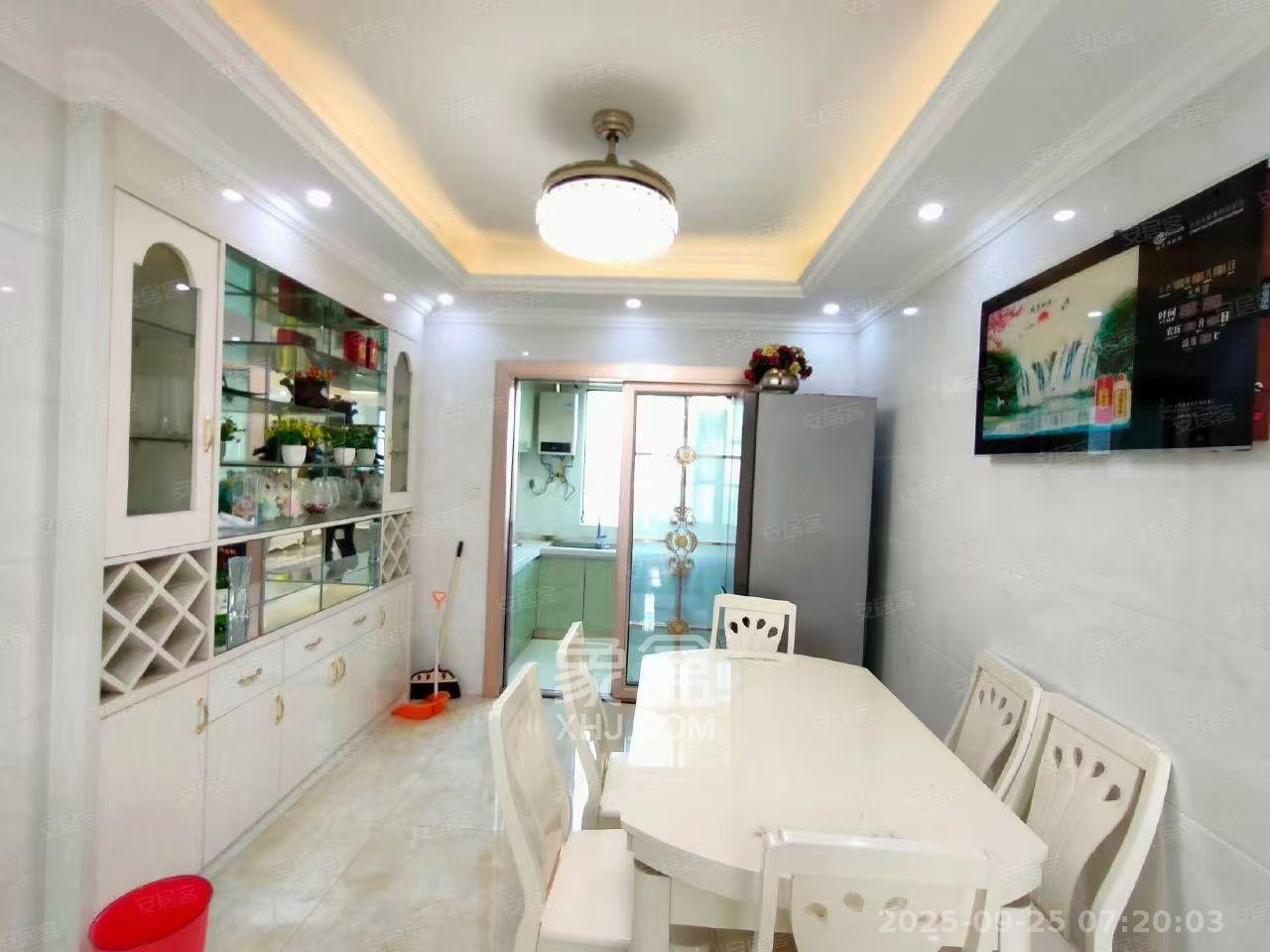 汇一城(汇壹公馆) 4室2厅2卫 2400.0元/月 汇一城(汇壹公馆) 4室2厅2卫 2400.0元/月室内图