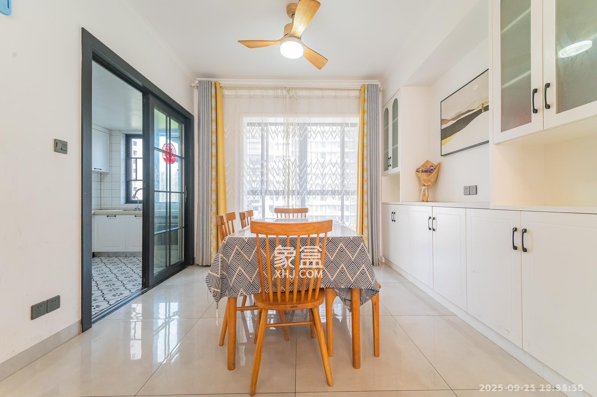 恒基凯旋门三期  4室2厅2卫    4000.0元/月室内图