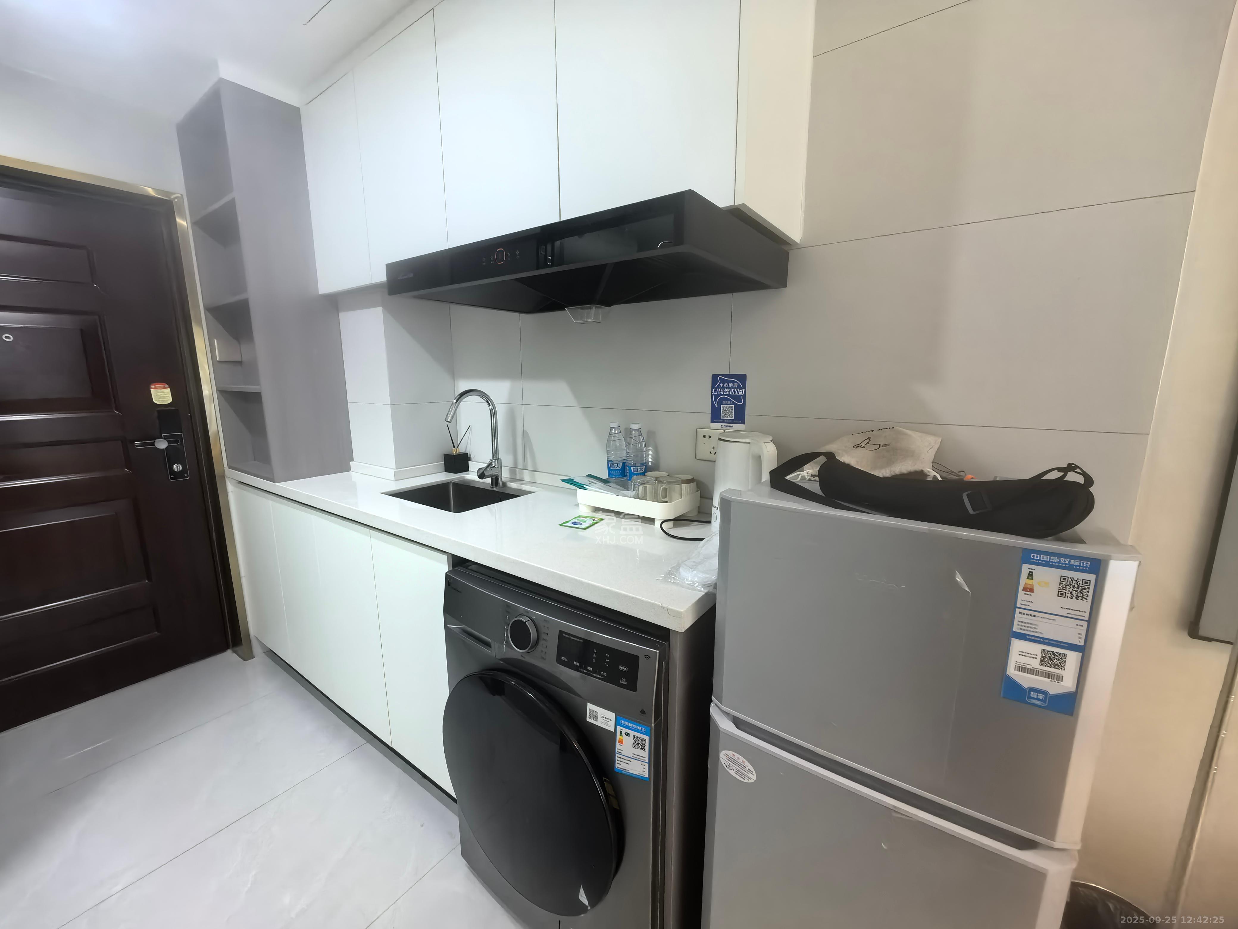 保利天禧EF区 1室1厅1卫 1600.0元/月 保利天禧EF区 1室1厅1卫 1600.0元/月室内图