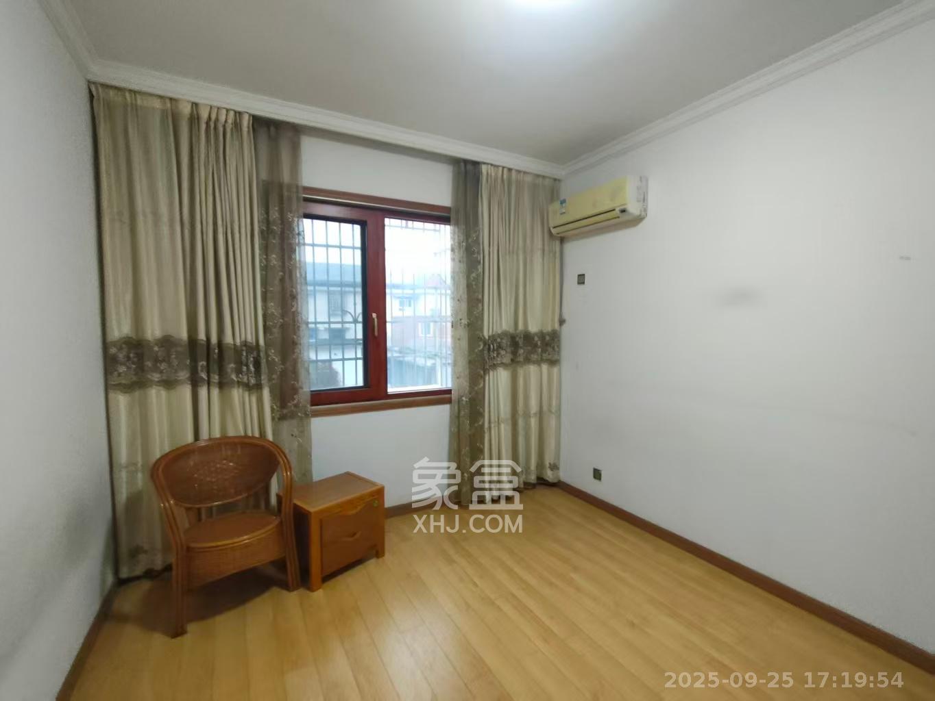 海利宿舍 3室2厅1卫 2100.0元/月 海利宿舍 3室2厅1卫 2100.0元/月室内图