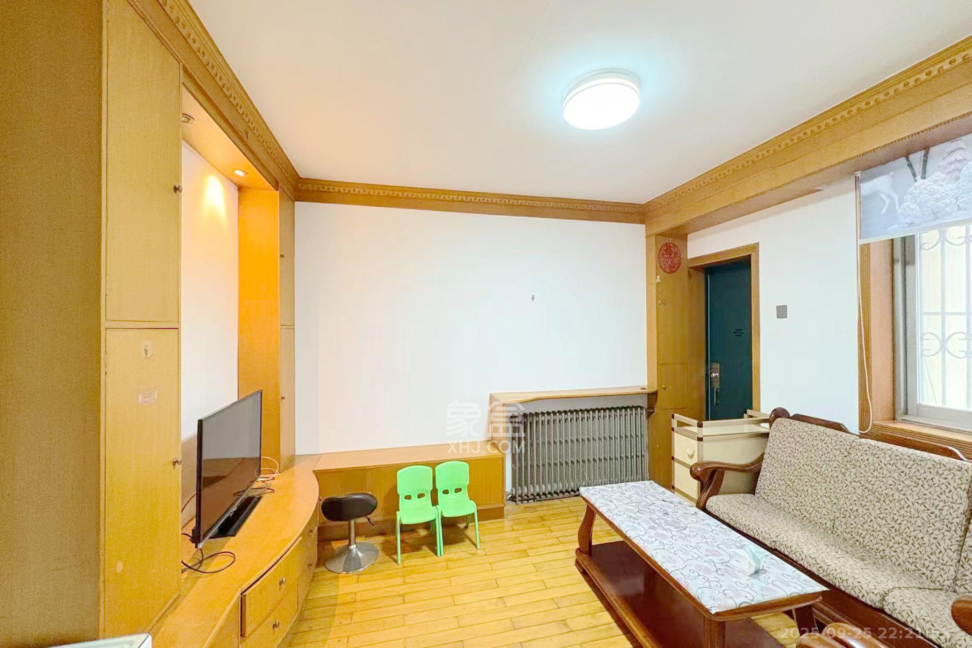 省政府五所  2室1厅1卫    58.0万客厅