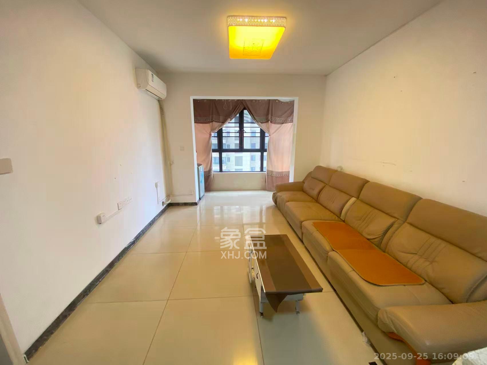 山语城三期 3室2厅1卫 1600.0元/月 山语城三期 3室2厅1卫 1600.0元/月室内图