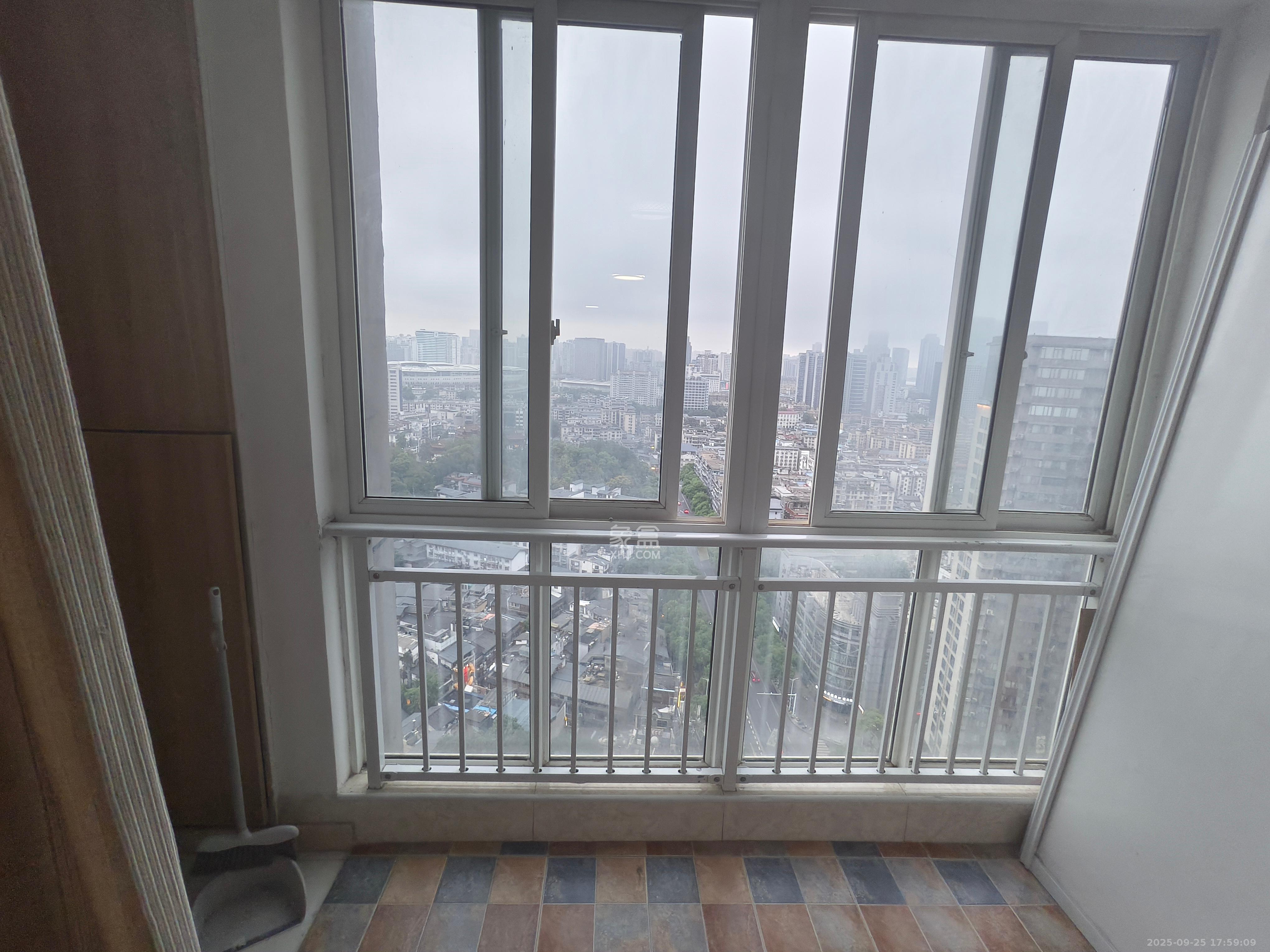 天心华庭  1室1厅1卫   1600.00元/月室内图
