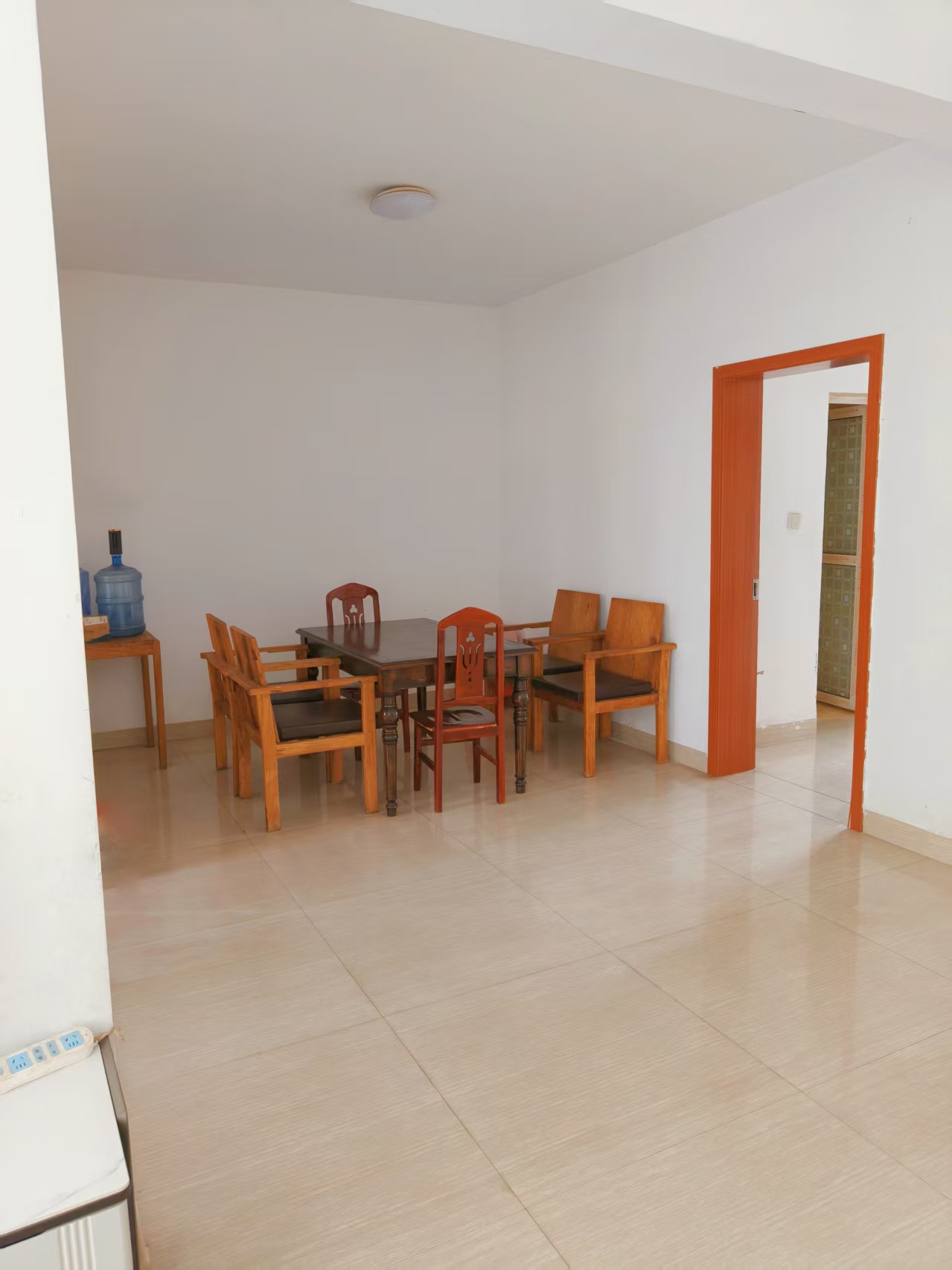 雅士林安置房  3室2厅2卫    1400.0元/月室内图