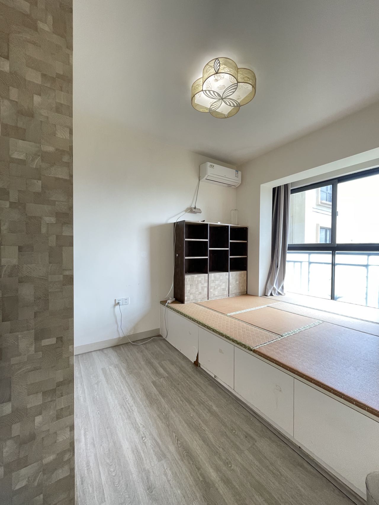 翡翠水城(住宅) 2室2厅1卫 122.0万 翡翠水城(住宅) 2室2厅1卫 122.0万客厅