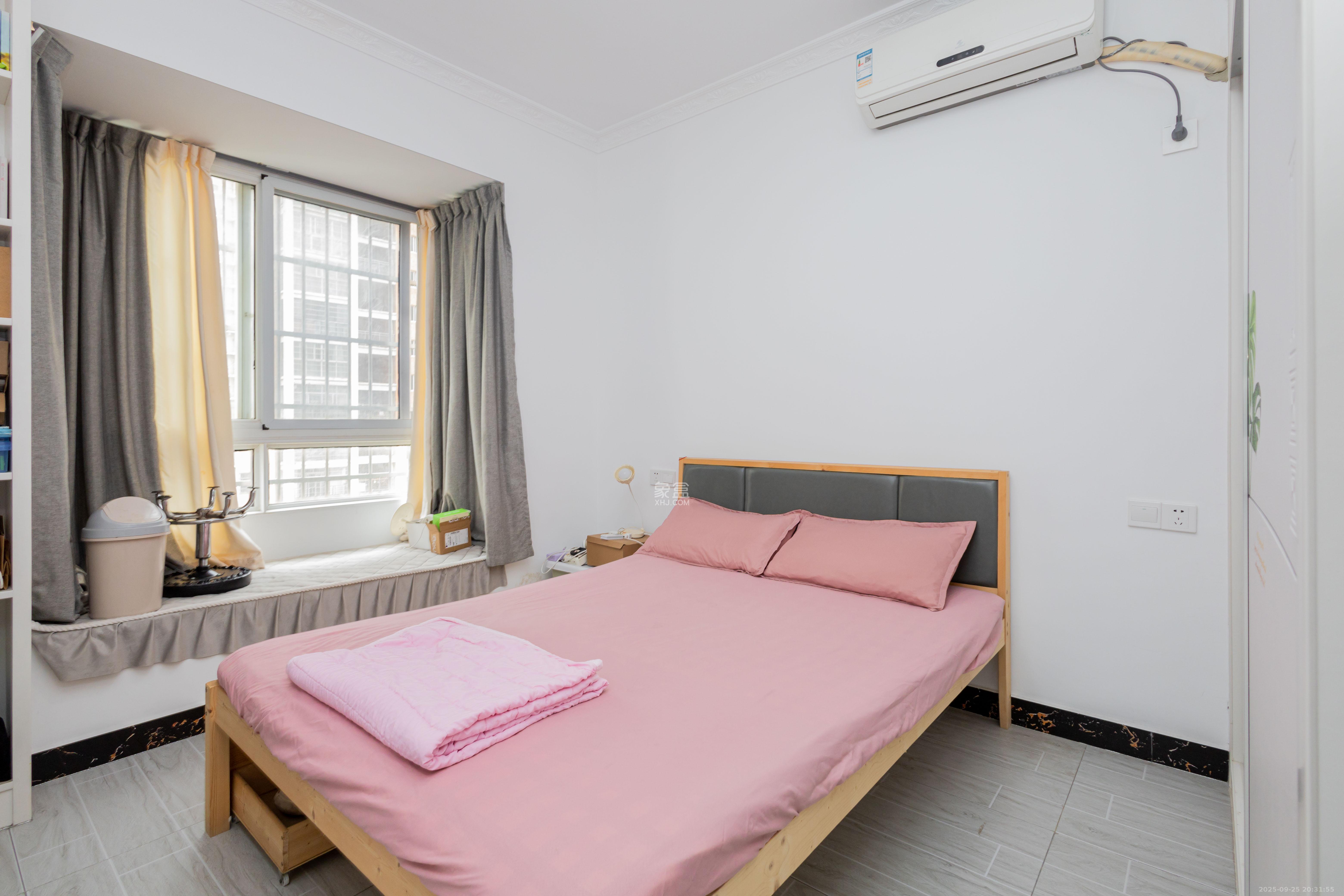 圣力华苑 3室2厅2卫 72.0万 圣力华苑 3室2厅2卫 72.0万卧室