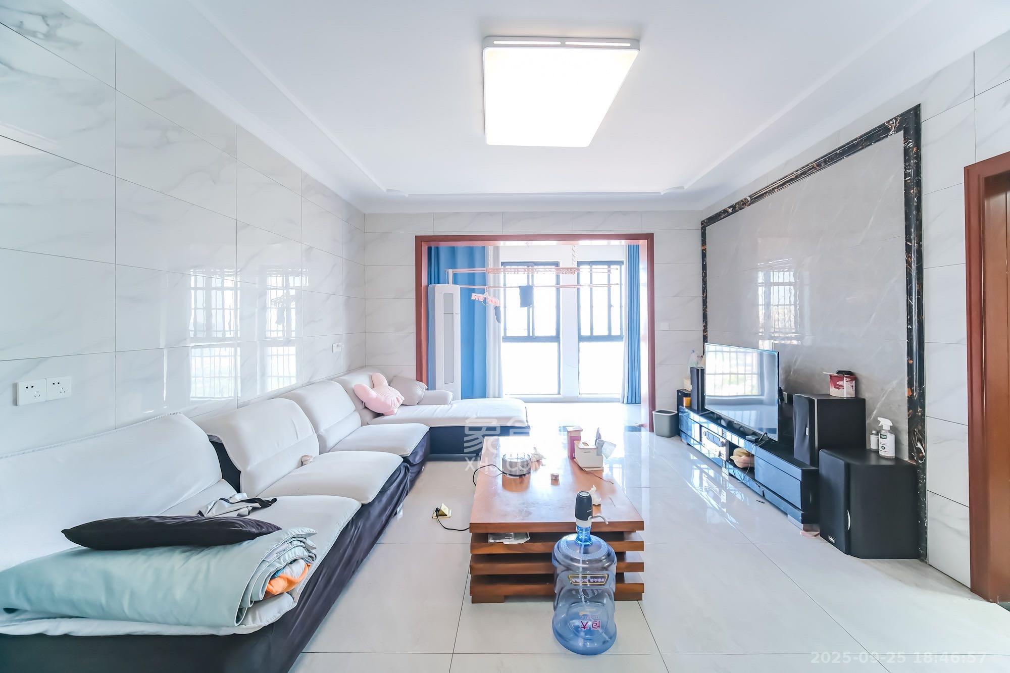 丰源国际 3室2厅2卫 1980.0元/月 丰源国际 3室2厅2卫 1980.0元/月室内图