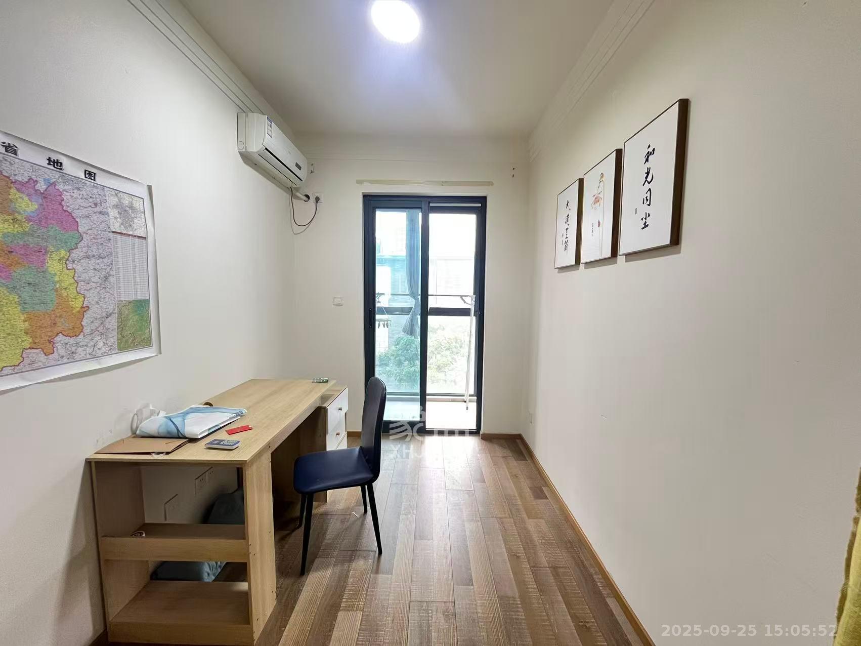 阳光100一期、四五期 3室2厅1卫 2550.0元/月 阳光100一期、四五期 3室2厅1卫 2550.0元/月室内图