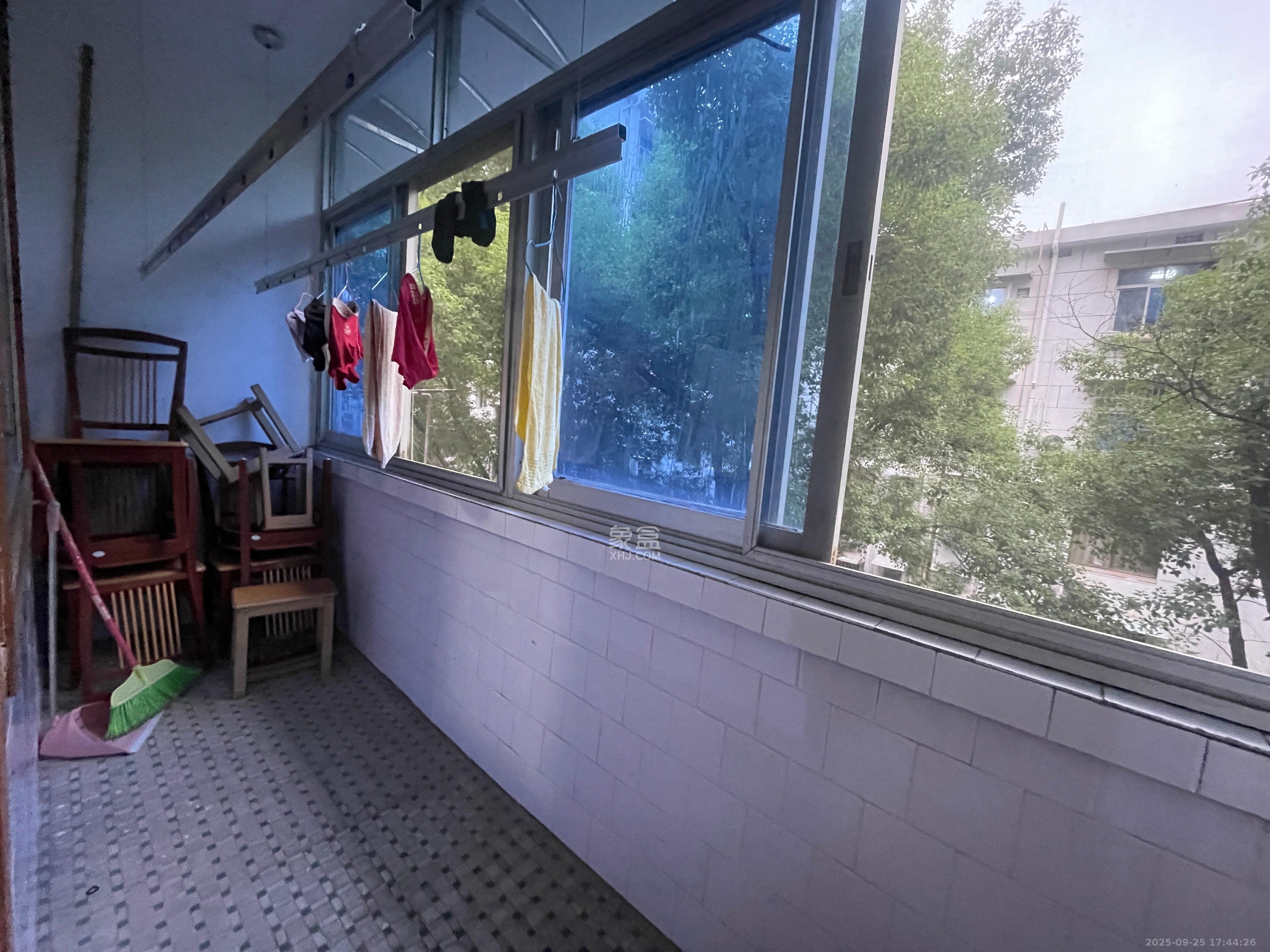 林业厅宿舍 2室2厅1卫 1900.0元/月 林业厅宿舍 2室2厅1卫 1900.0元/月室内图