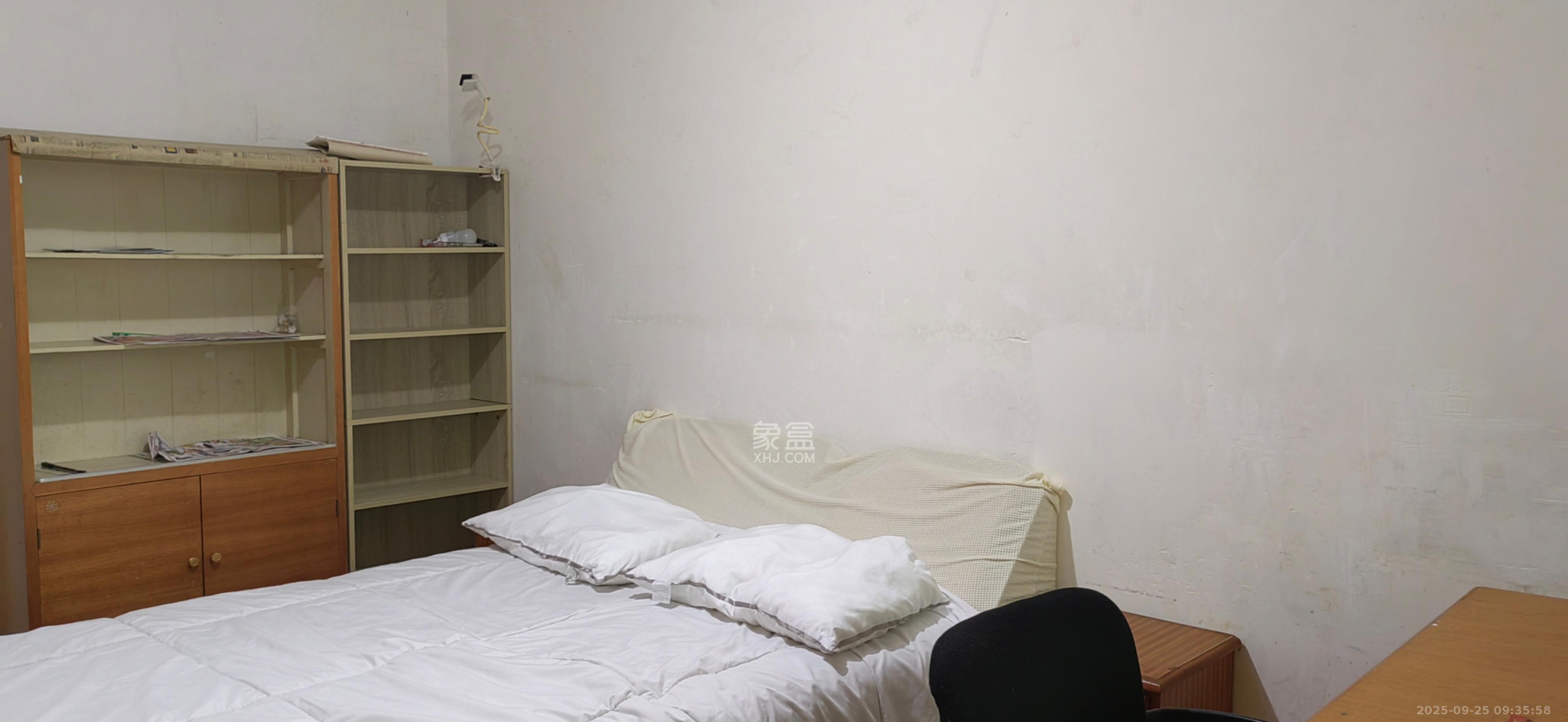 荷花园小区(安置房小区) 3室1厅1卫 1800.0元/月 荷花园小区(安置房小区) 3室1厅1卫 1800.0元/月室内图