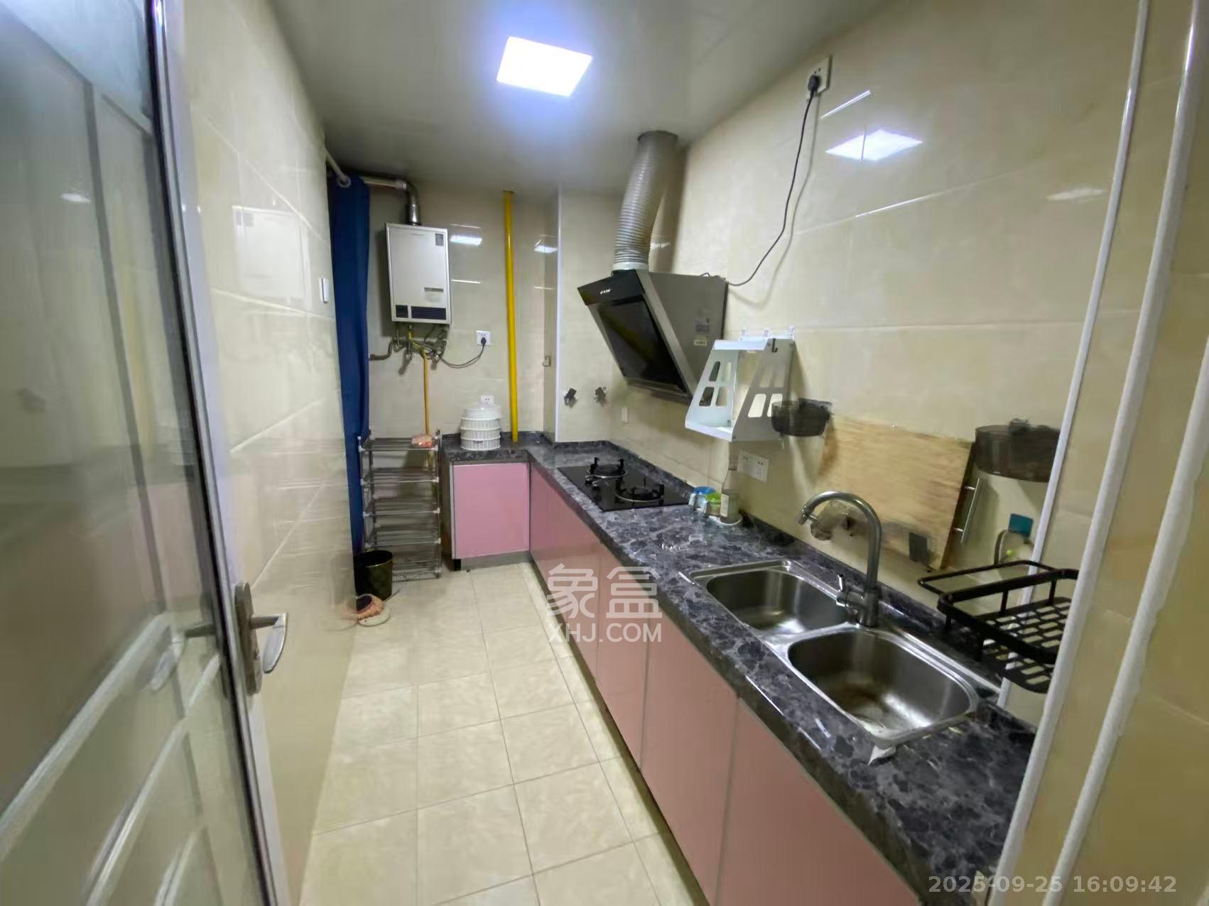 山语城三期 3室2厅1卫 1600.0元/月 山语城三期 3室2厅1卫 1600.0元/月室内图