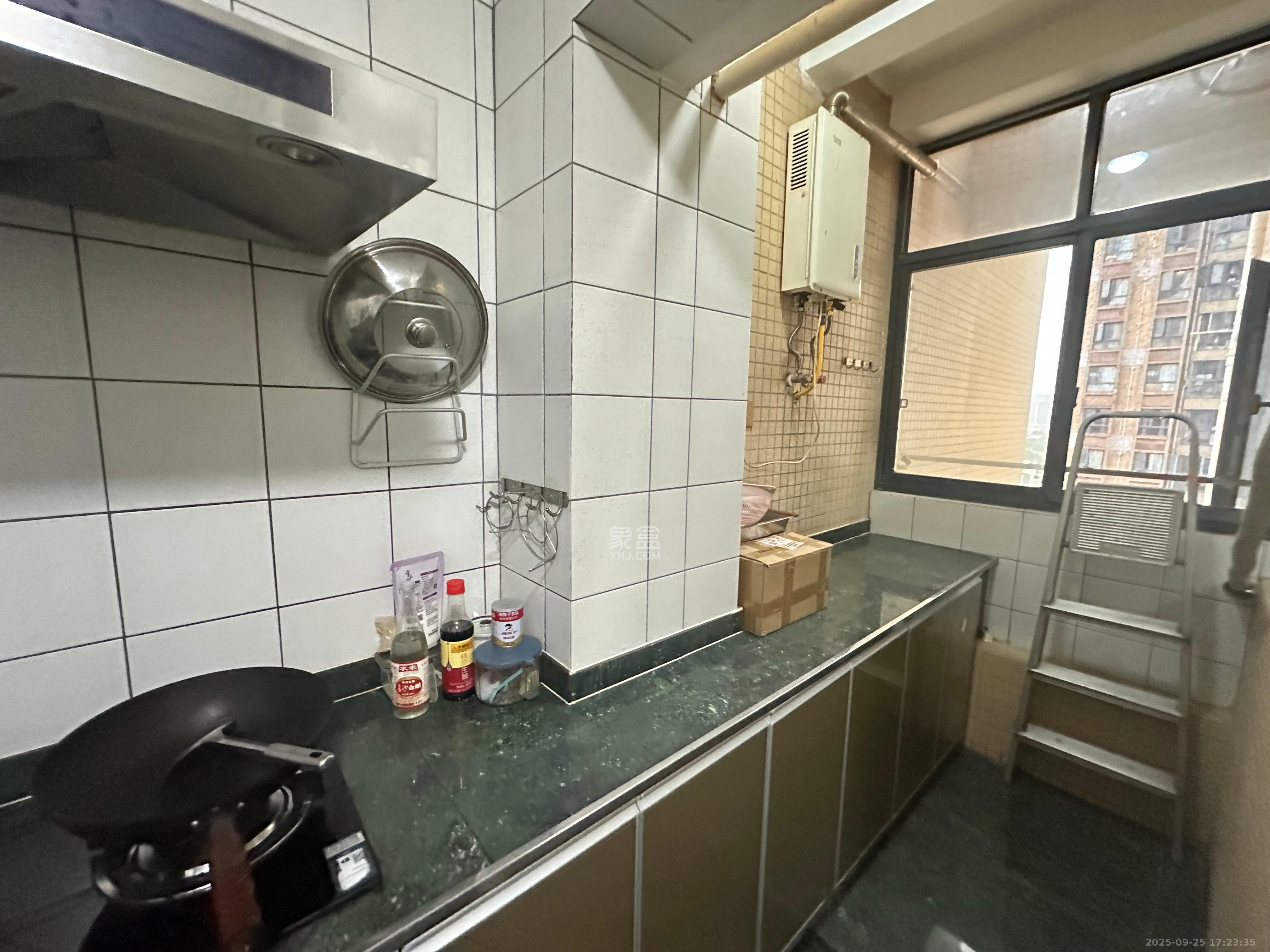 剑桥名门  2室1厅1卫    1800.0元/月室内图