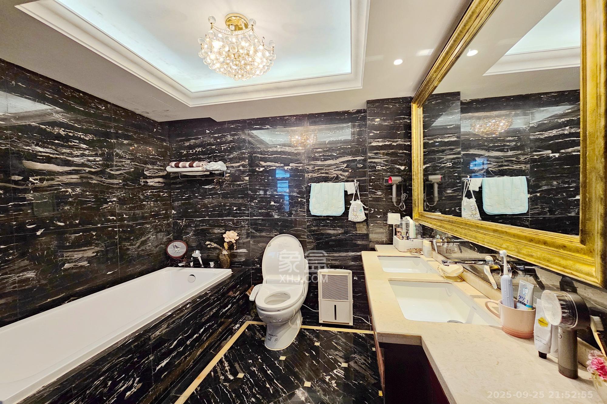 运达中央广场一、二期 3室2厅3卫 320.0万 运达中央广场一、二期 3室2厅3卫 320.0万卫生间