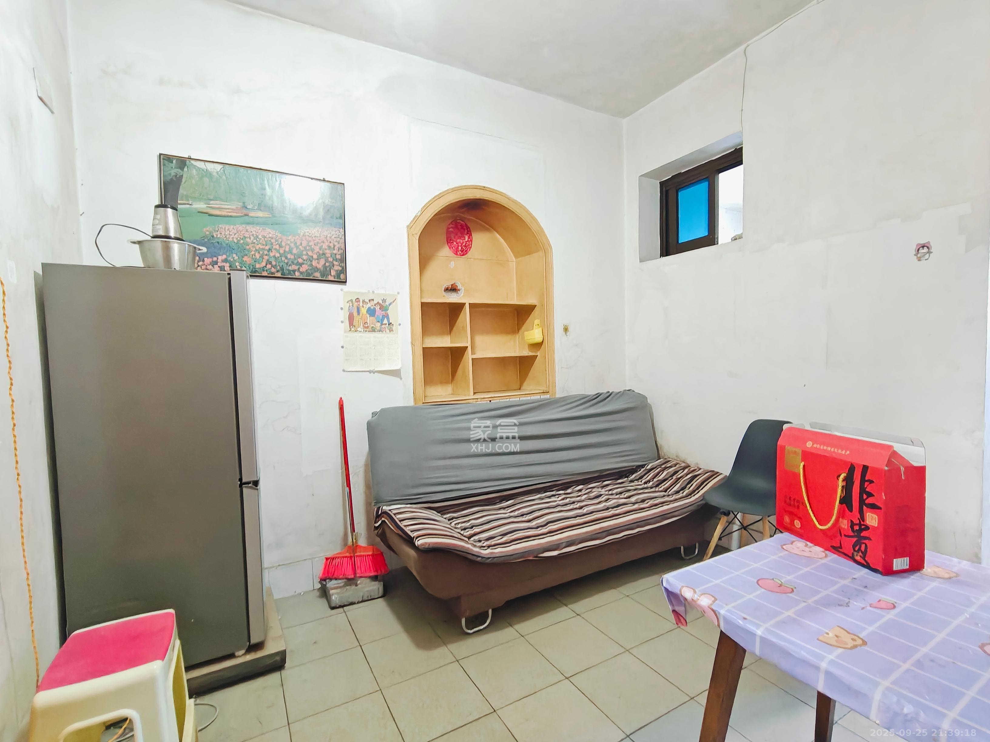 工业局宿舍  2室1厅1卫    1200.0元/月室内图