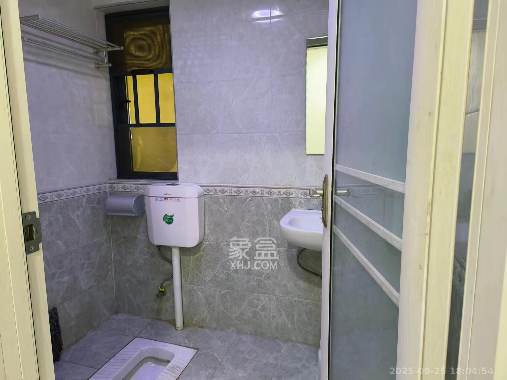 恒生碧水龙庭  4室2厅2卫   2000.00元/月室内图