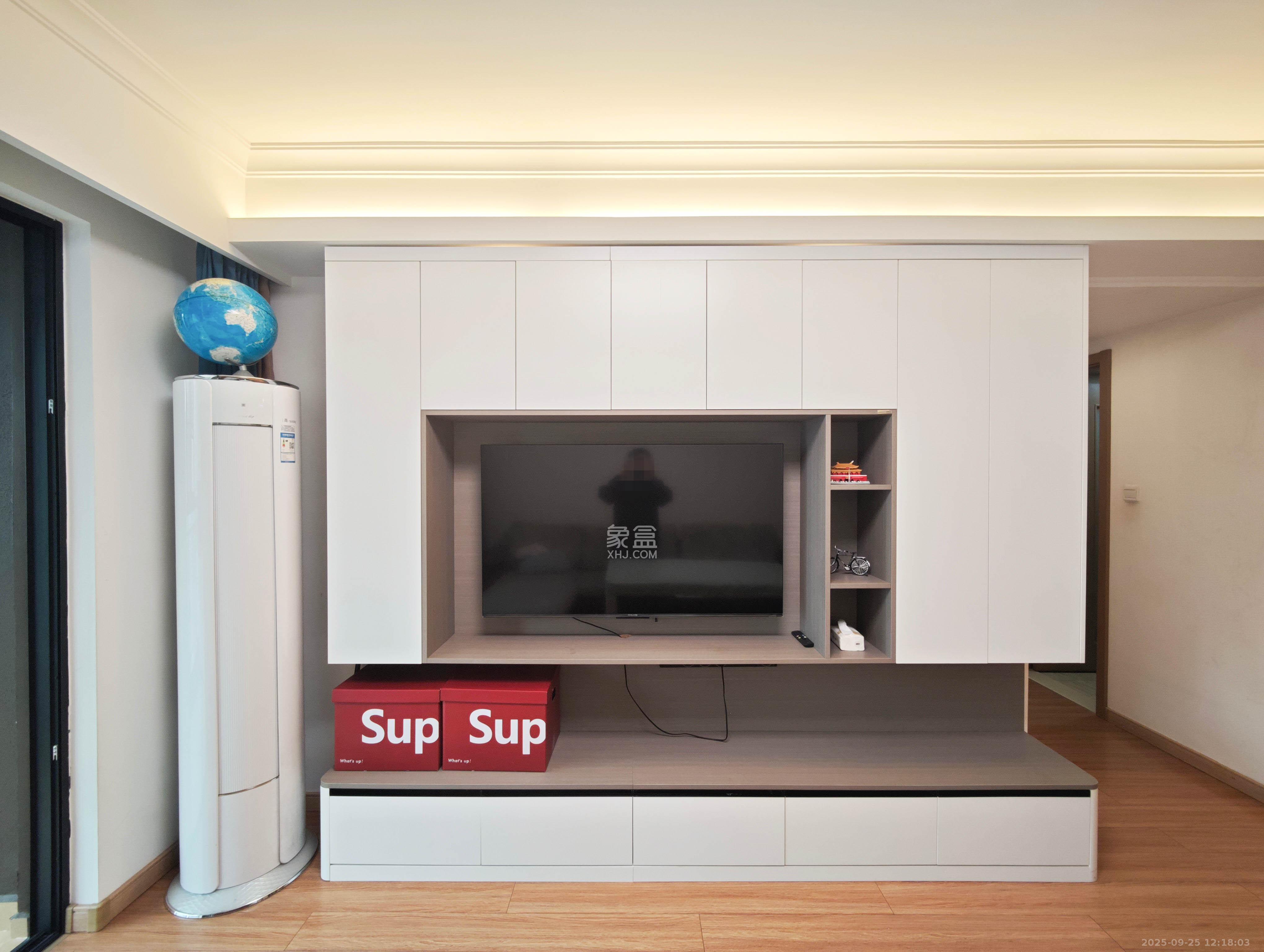 万科魅力之城  3室2厅2卫    95.0万客厅