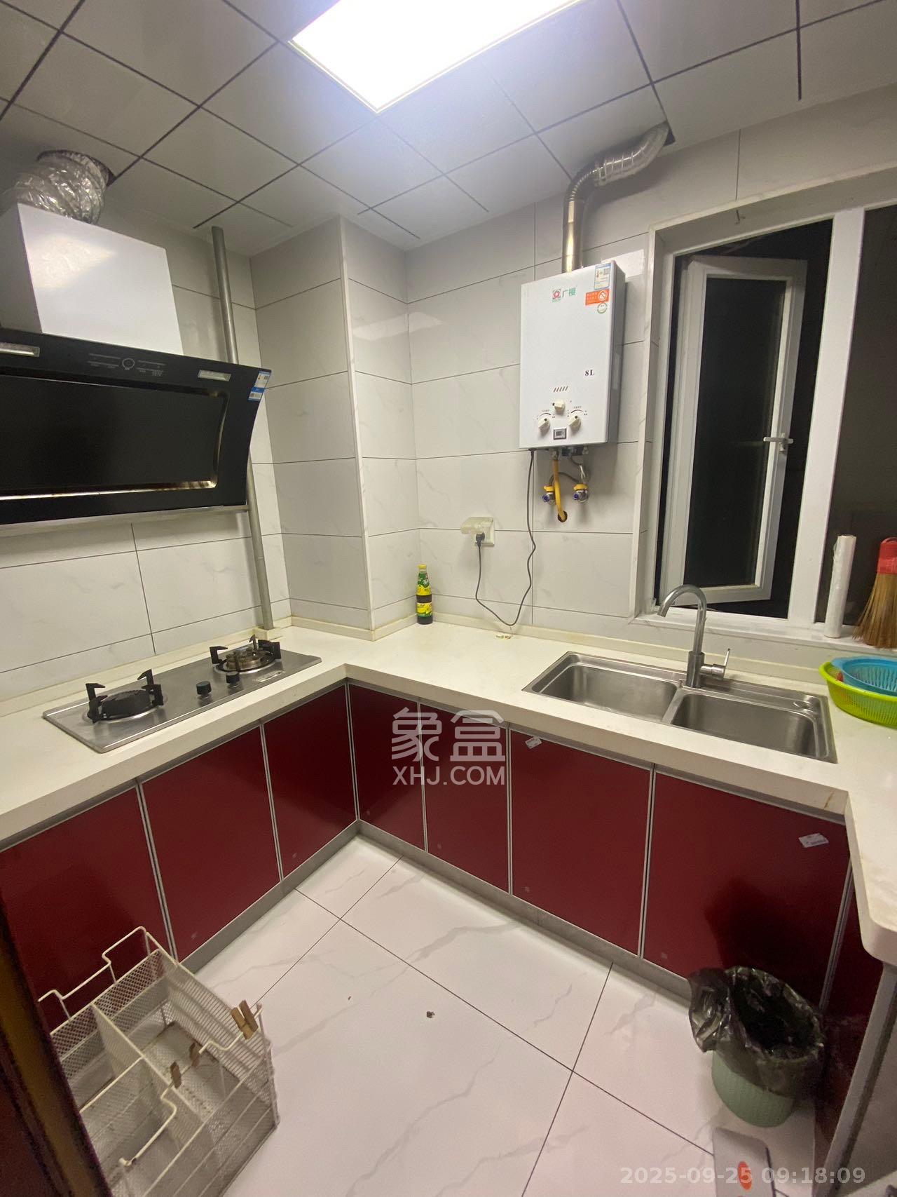 荣盛花语城 2室2厅1卫 1700.0元/月 荣盛花语城 2室2厅1卫 1700.0元/月室内图