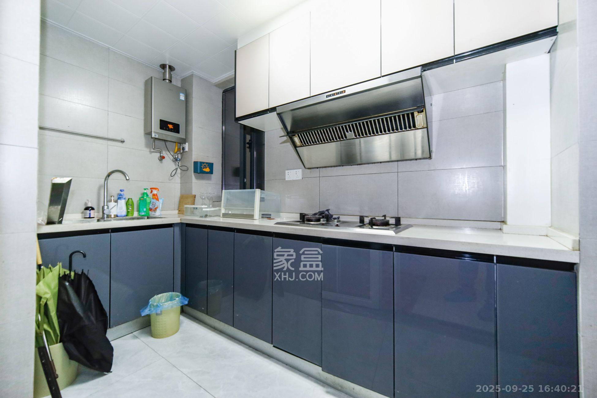 华润翡翠府 3室2厅2卫 3500.0元/月 华润翡翠府 3室2厅2卫 3500.0元/月室内图