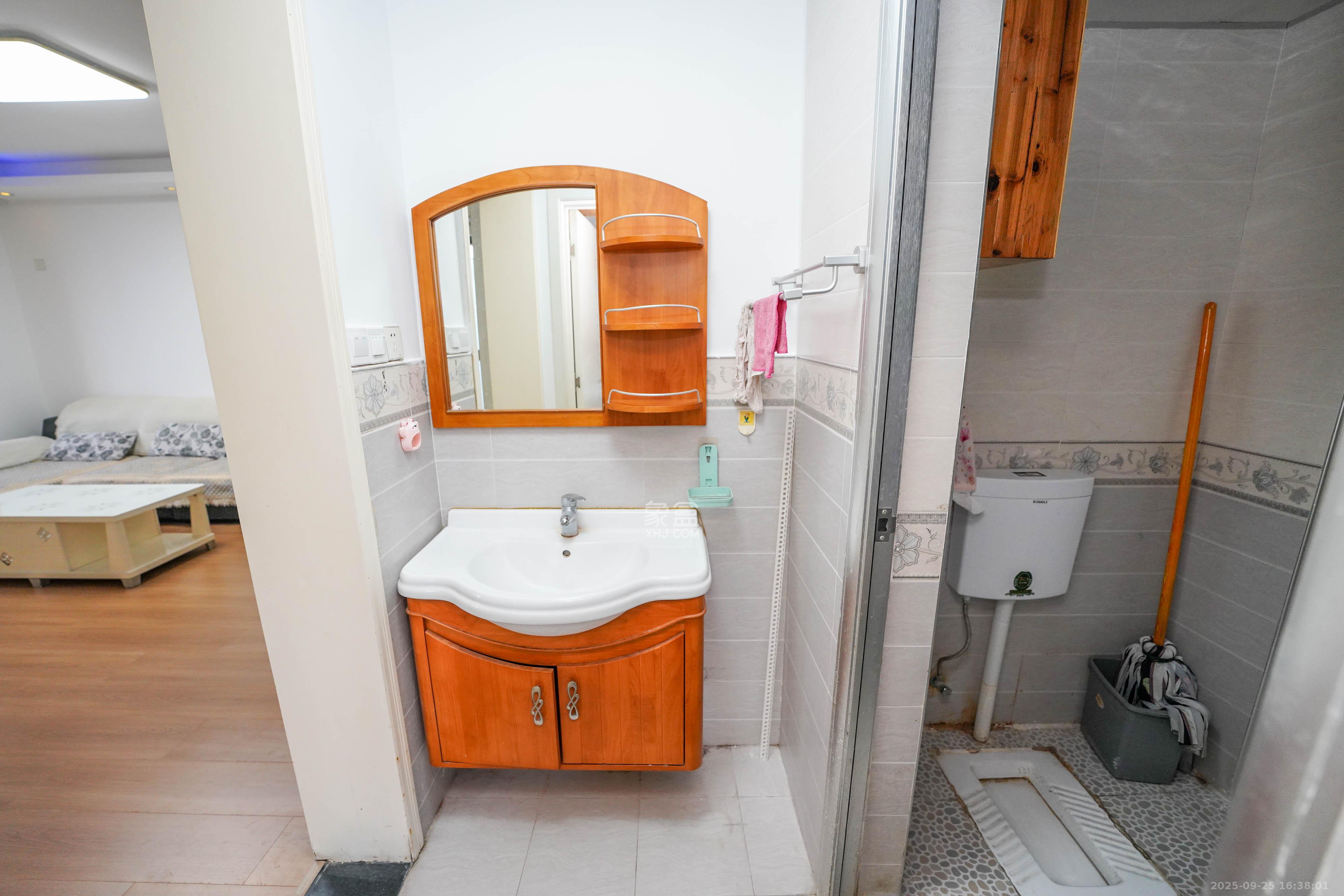 山水嘉园 3室2厅1卫 56.0万 山水嘉园 3室2厅1卫 56.0万卫生间