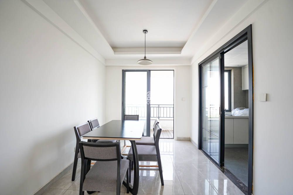 五矿万境蓝山  3室2厅1卫    2400.0元/月 五矿万境蓝山  3室2厅1卫    2400.0元/月户型图