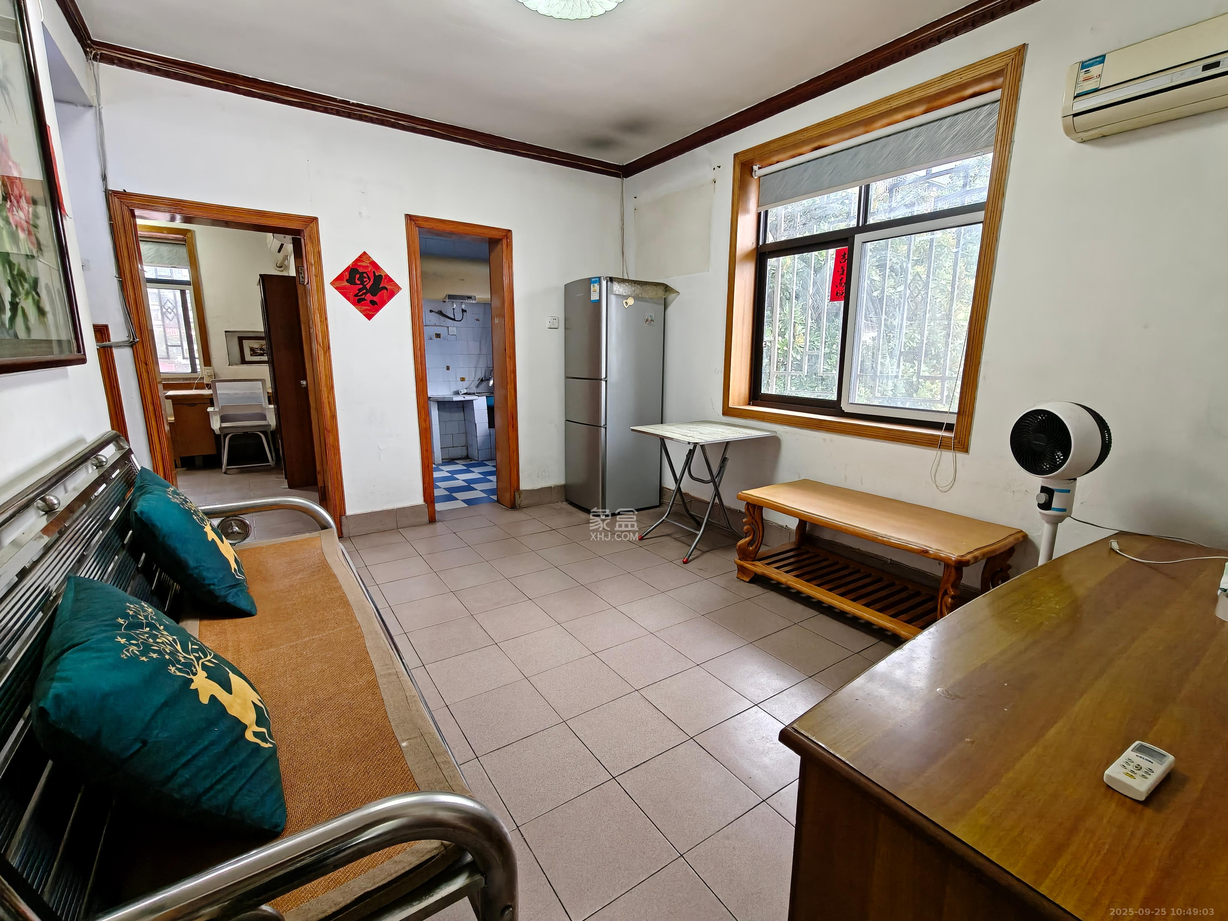 文庙坪小区  2室1厅1卫    1800.0元/月 文庙坪小区  2室1厅1卫    1800.0元/月