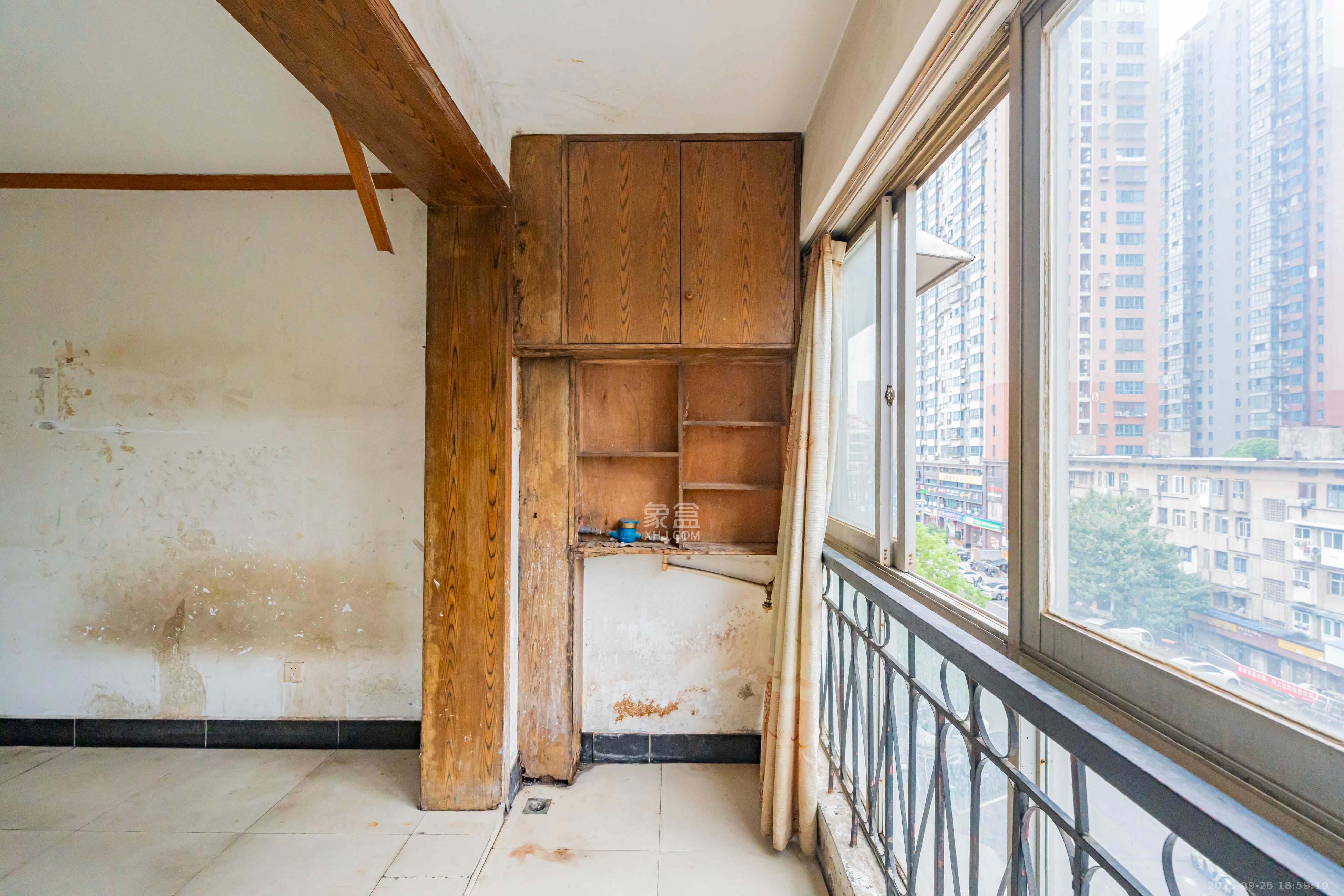 金帆小区 2室2厅1卫 39.8万 金帆小区 2室2厅1卫 39.8万阳台