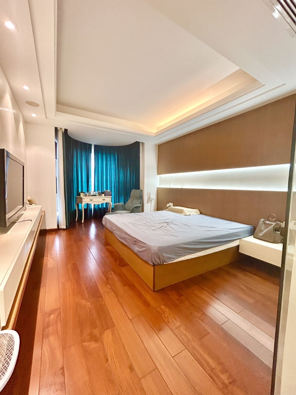 滨江帝景二期(三期) 4室2厅2卫 229.0万 滨江帝景二期(三期) 4室2厅2卫 229.0万室内图