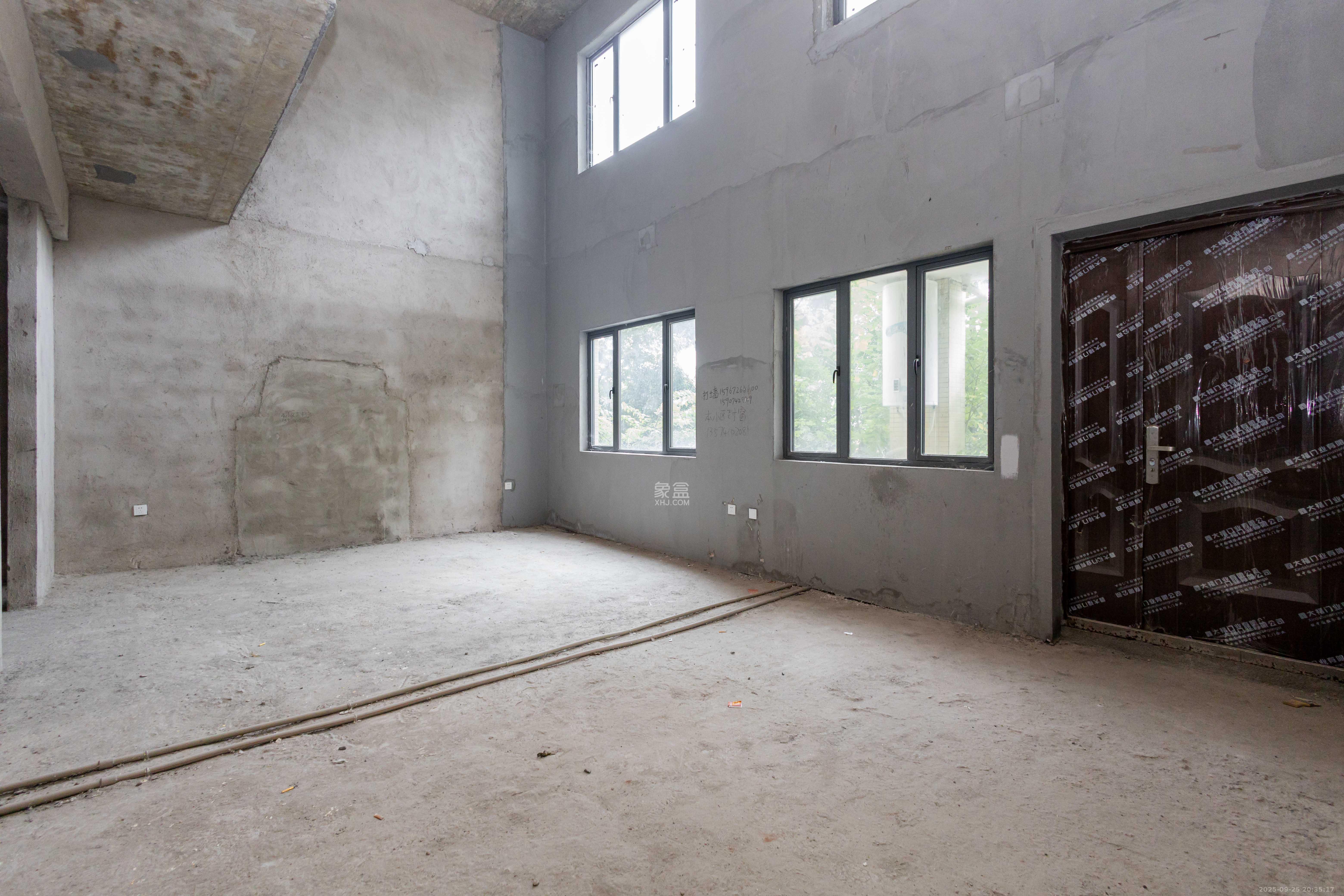 敏捷珑玥府  4室2厅2卫    142.0万 敏捷珑玥府  4室2厅2卫    142.0万客厅