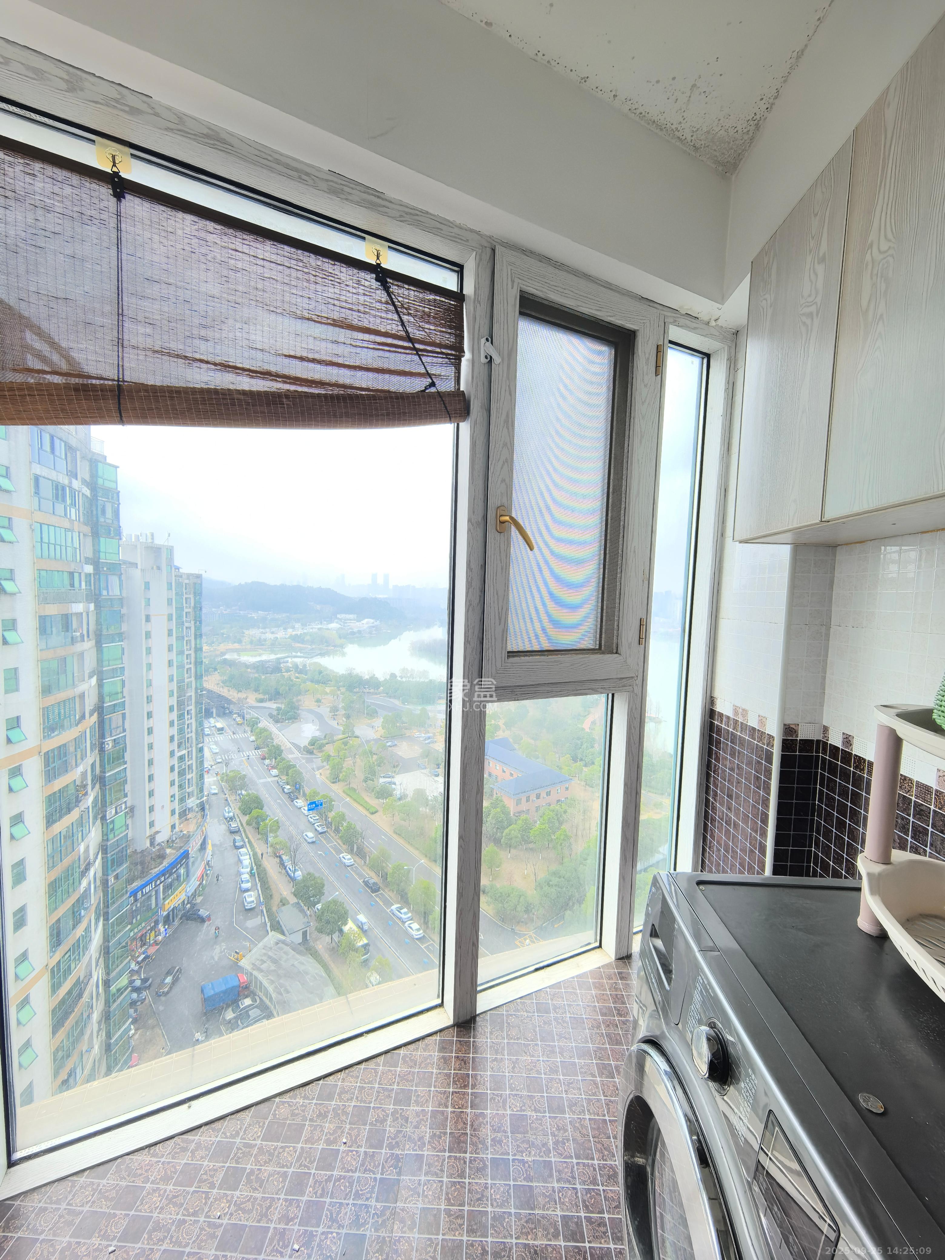 湖韵佳苑 3室2厅1卫 3500.0元/月 湖韵佳苑 3室2厅1卫 3500.0元/月室内图