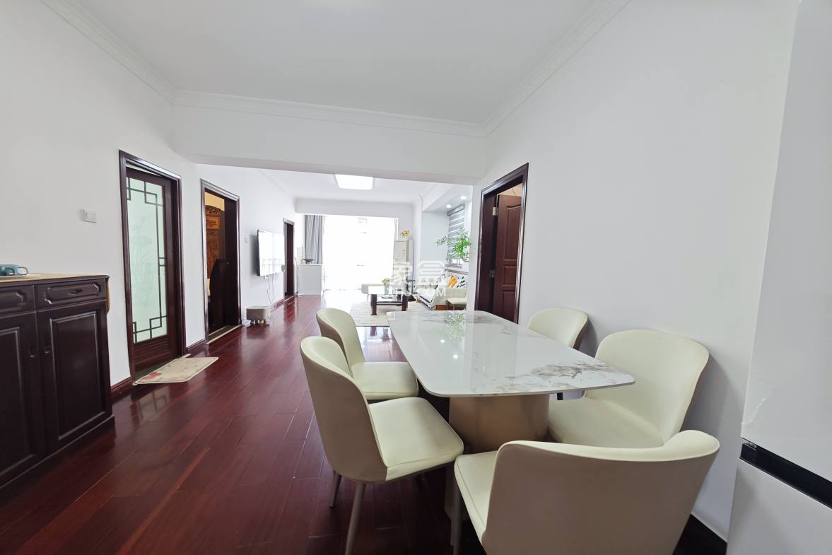 丽都花园 3室2厅2卫 126.0万 丽都花园 3室2厅2卫 126.0万客厅