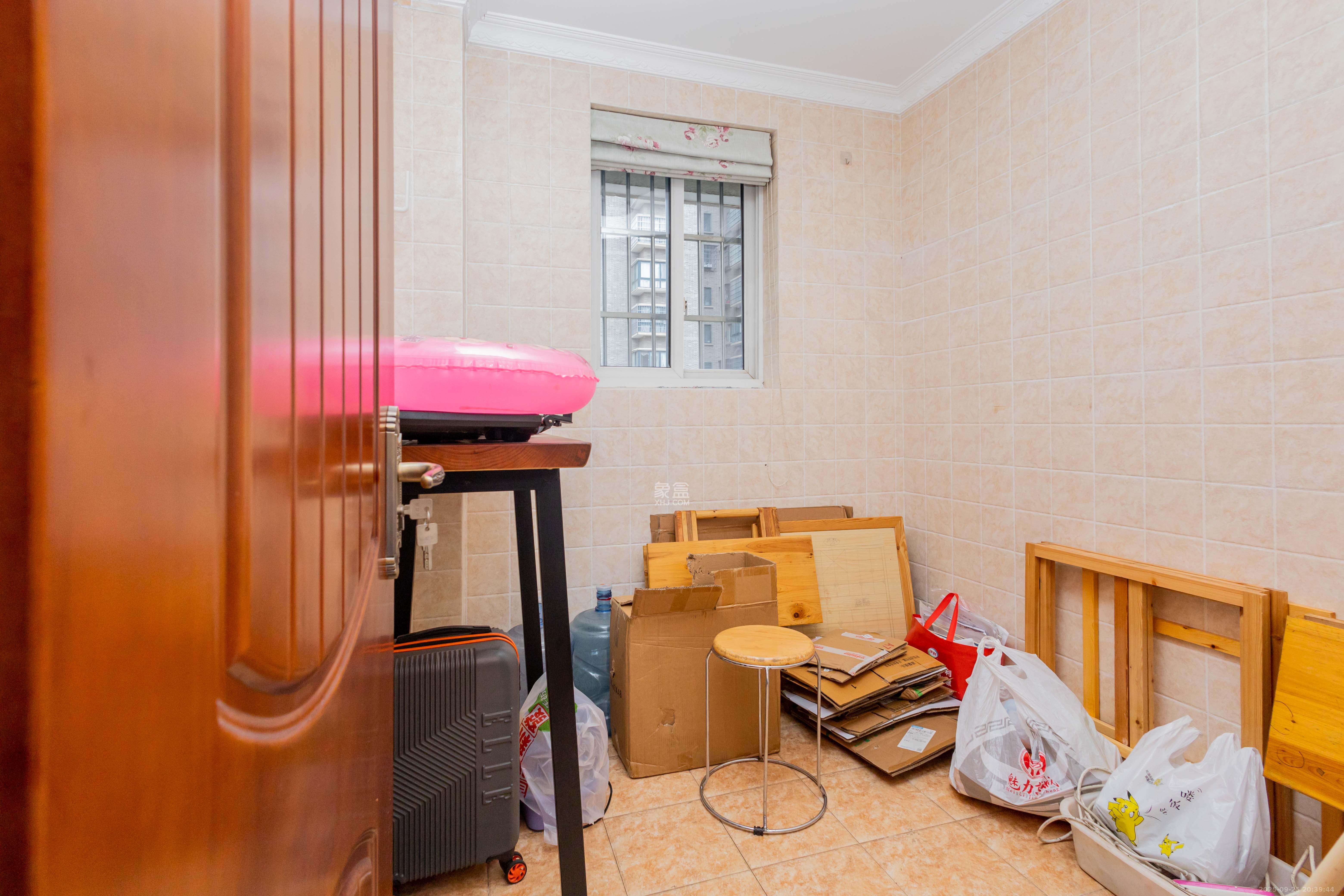 博雅湘水湾  3室2厅2卫    65.8万卫生间