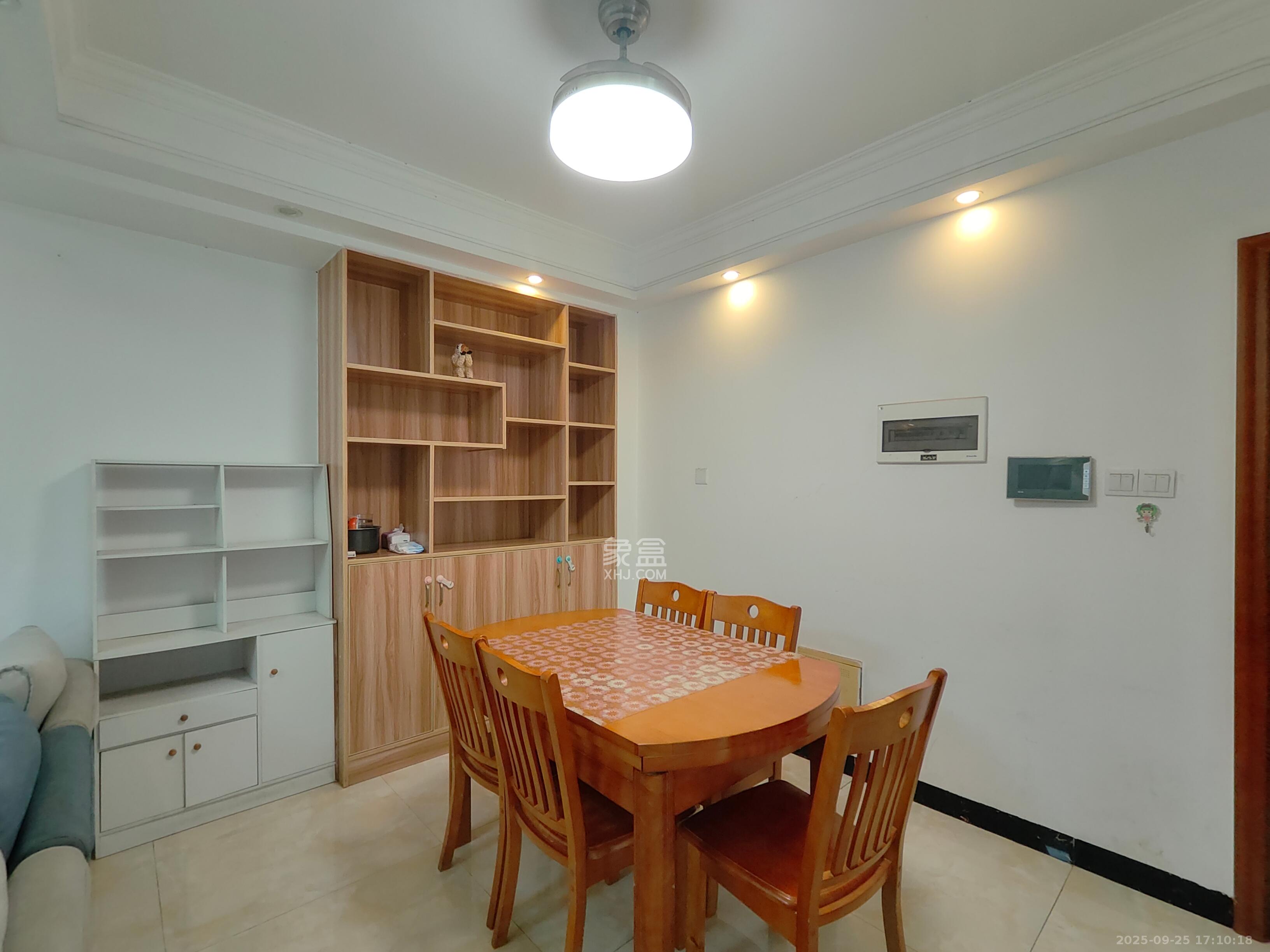 勤诚达新界 3室2厅2卫 2500.0元/月 勤诚达新界 3室2厅2卫 2500.0元/月室内图