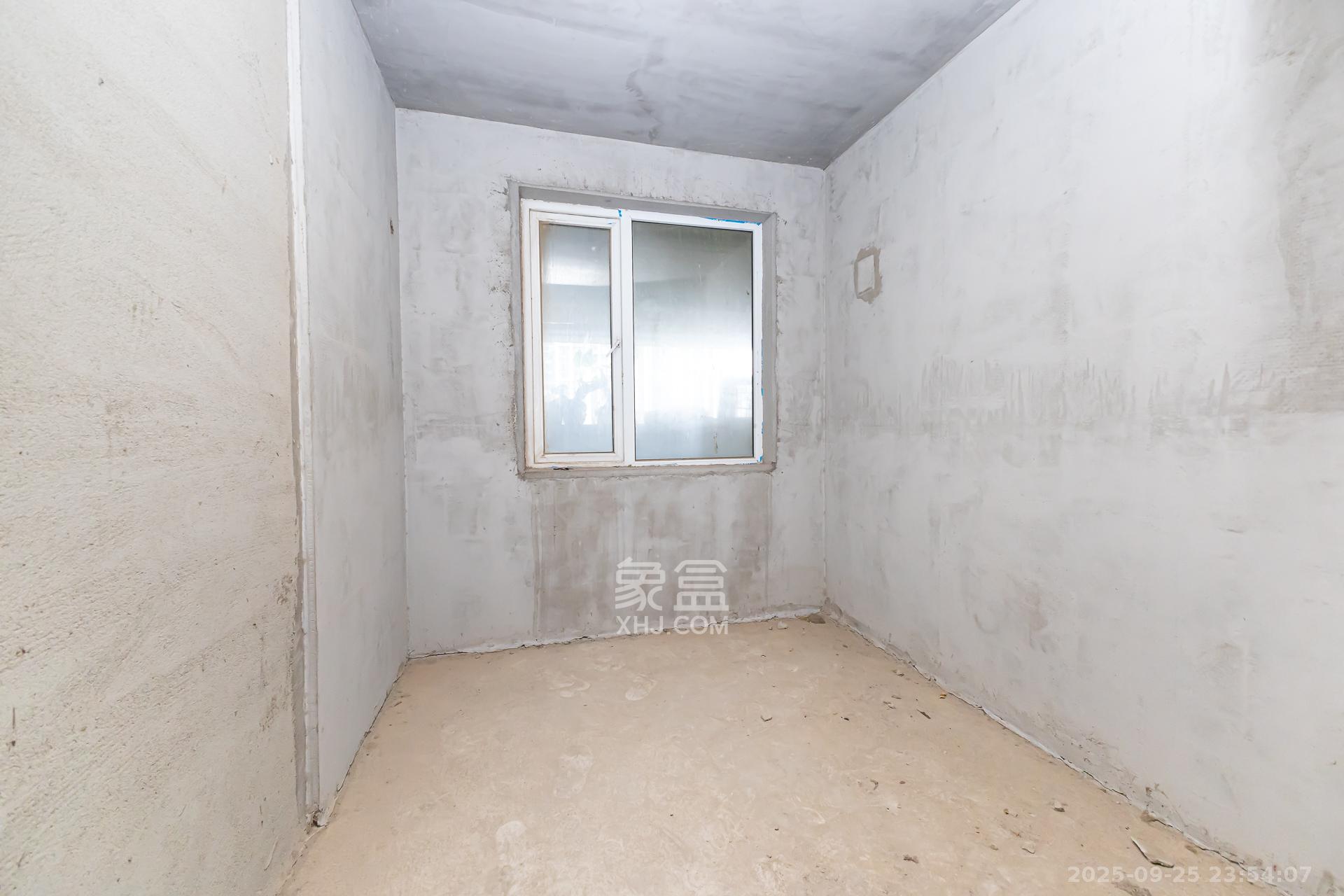 嘉宇银杉（嘉宇西苑）  3室2厅2卫    75.0万卧室